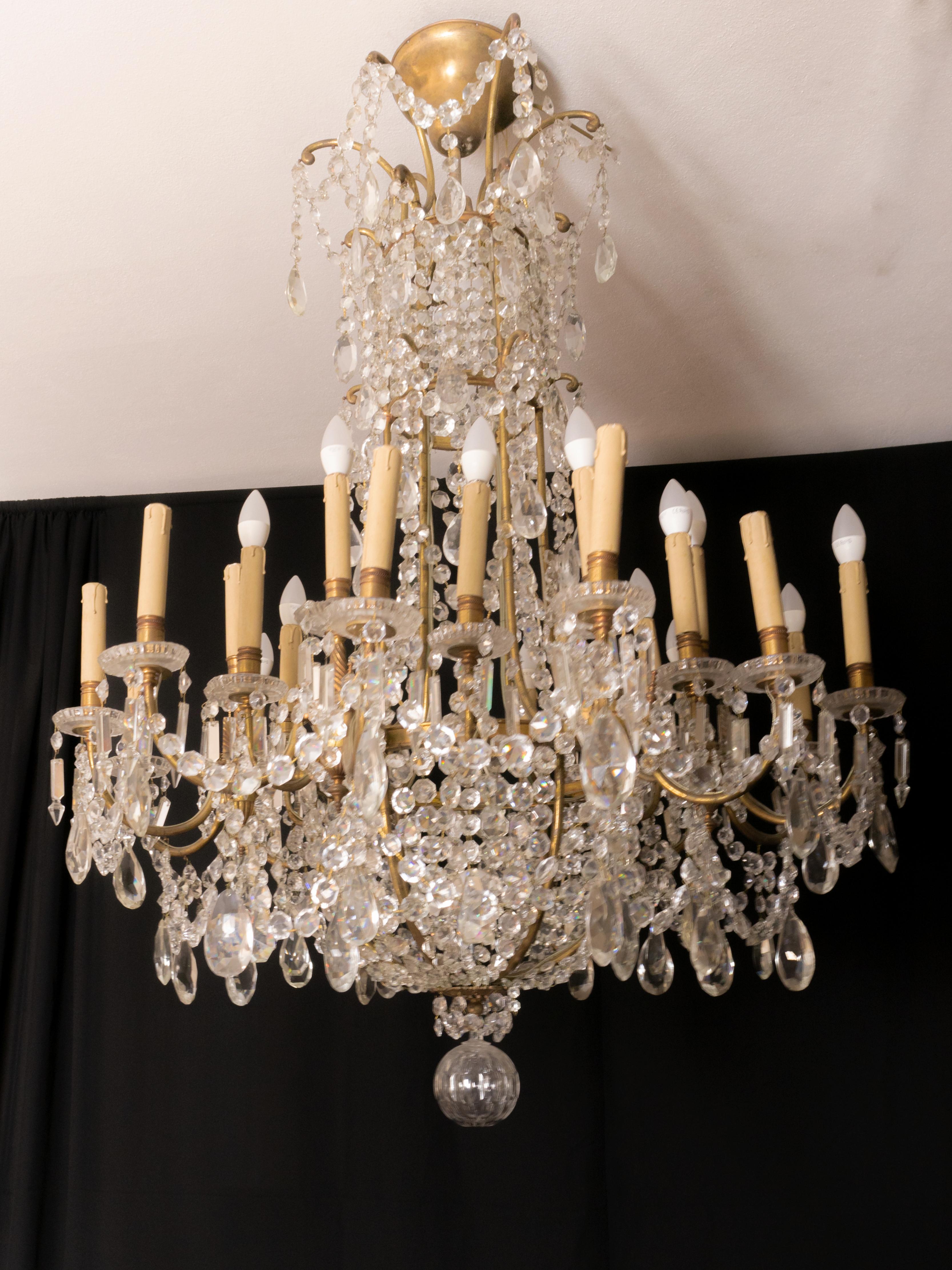Baccarat Crystal 24 light Chandelier en venta 3