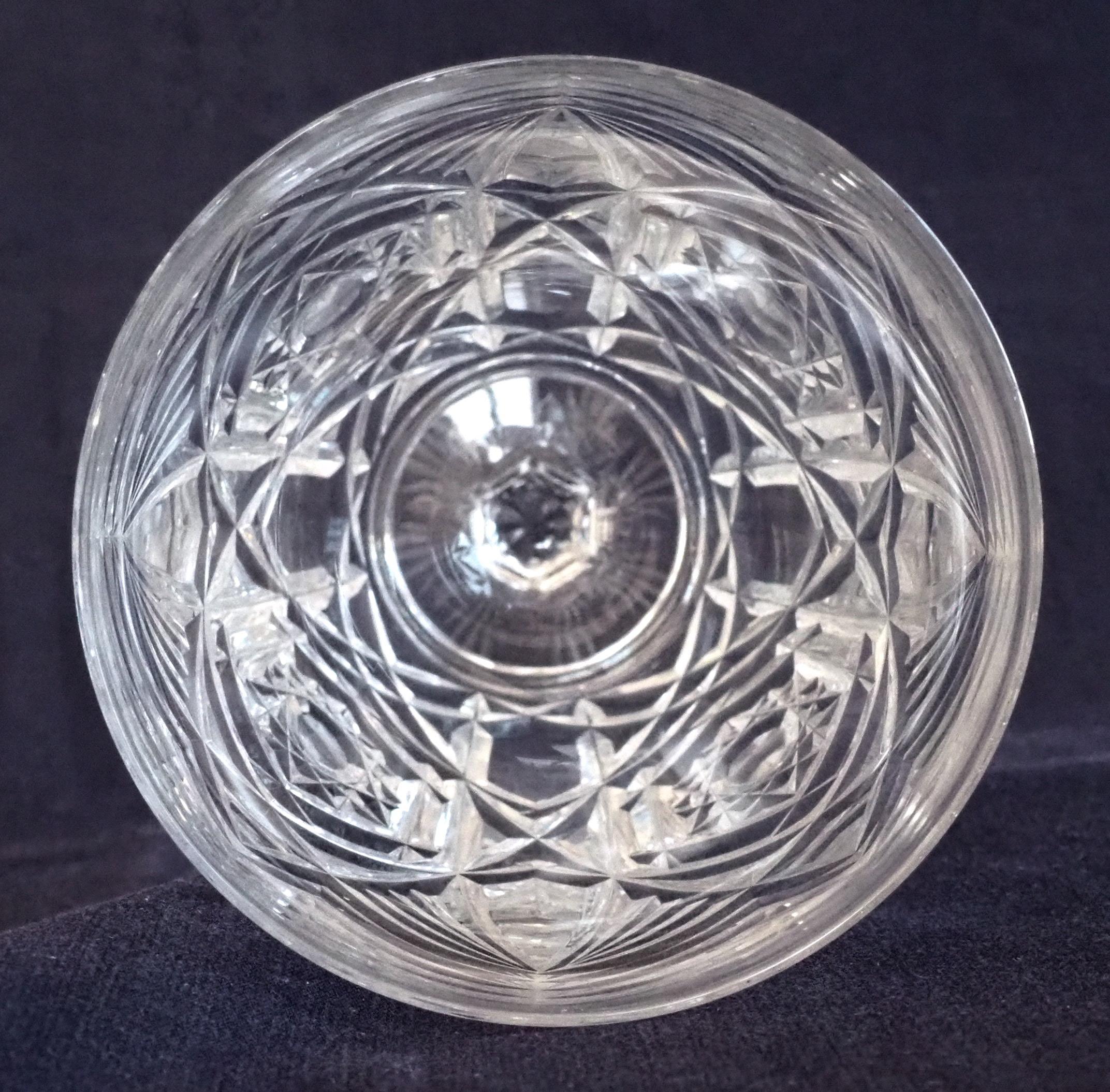 Vase en cristal de Baccarat, cristal taillé transparent, motif Lagny, signé en vente 4