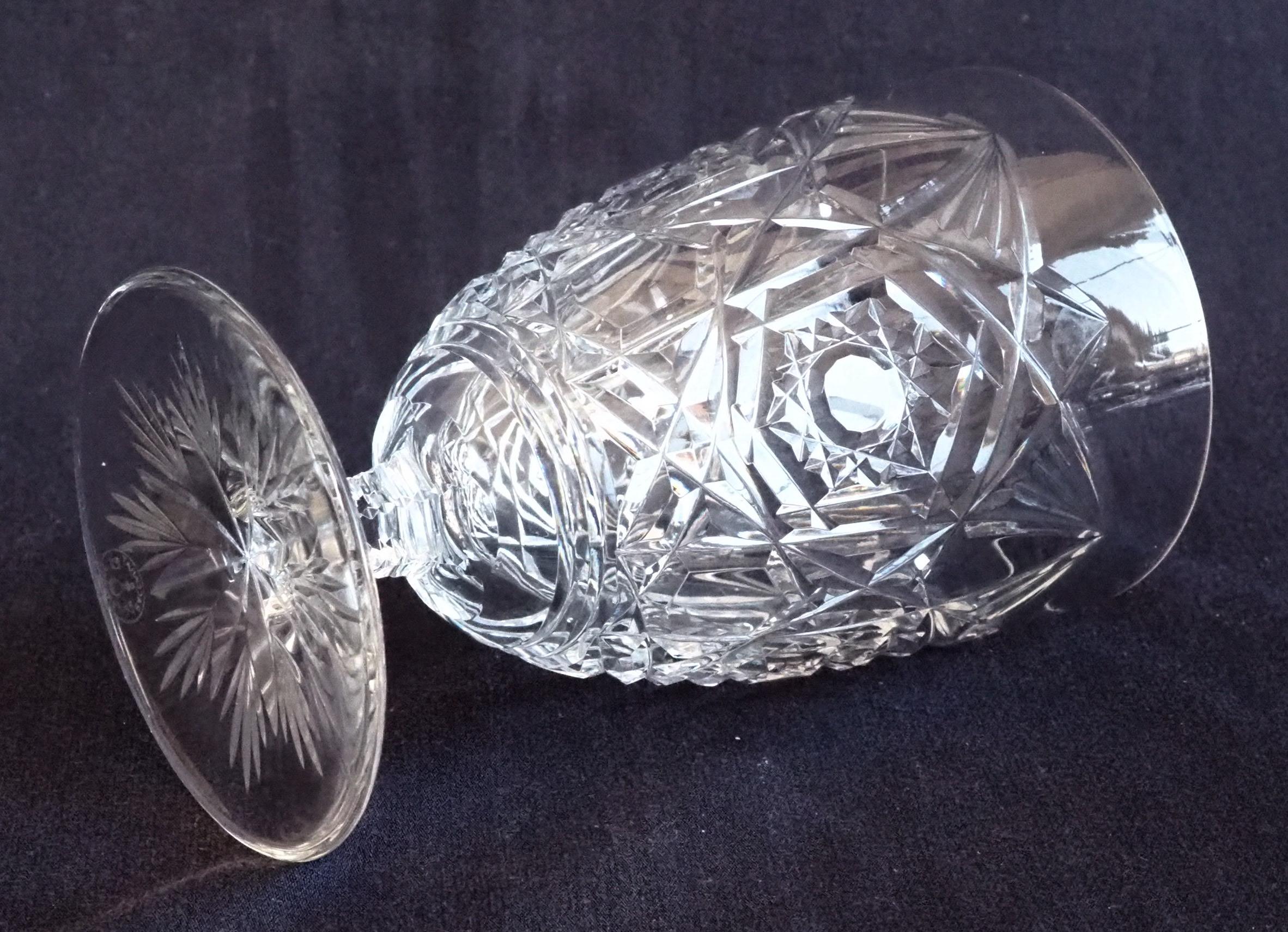 Vase en cristal de Baccarat, cristal taillé transparent, motif Lagny, signé en vente 1