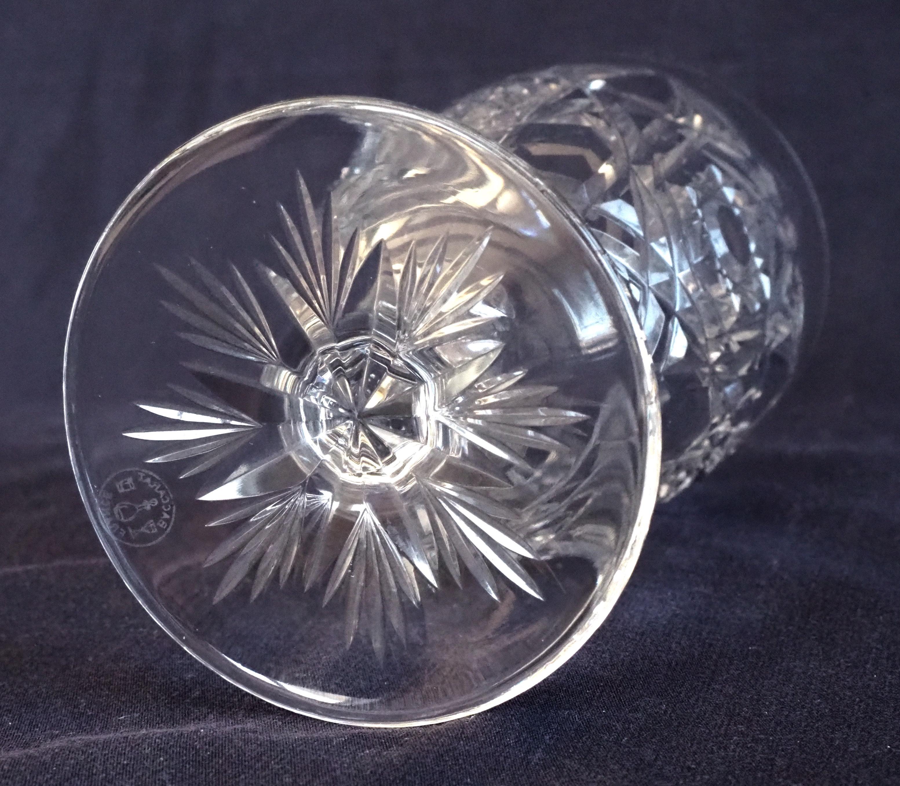 Vase en cristal de Baccarat, cristal taillé transparent, motif Lagny, signé en vente 2