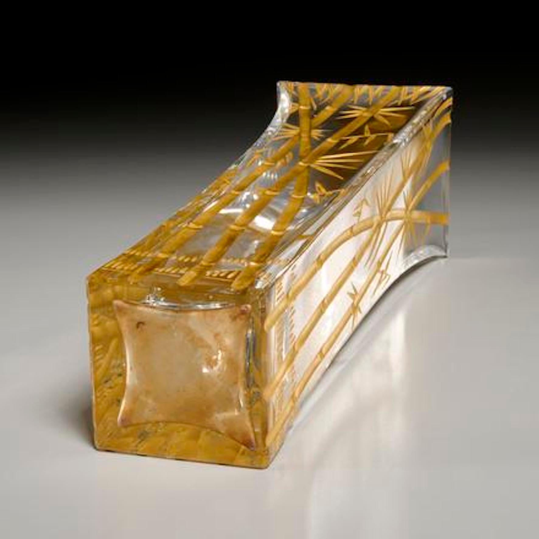 Milieu du XXe siècle Vase en cristal de Baccarat décoré de décorations en bambou doré gravé en vente