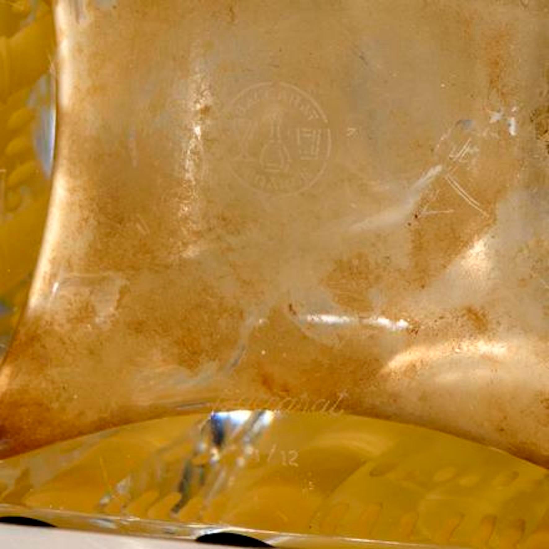 Cristal Vase en cristal de Baccarat décoré de décorations en bambou doré gravé en vente