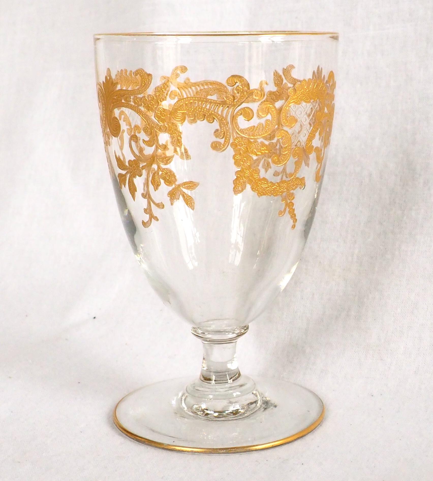Baccarat Kristall Wasserglas, Klarer Kristall veredelt mit Feingold (Rokoko) im Angebot