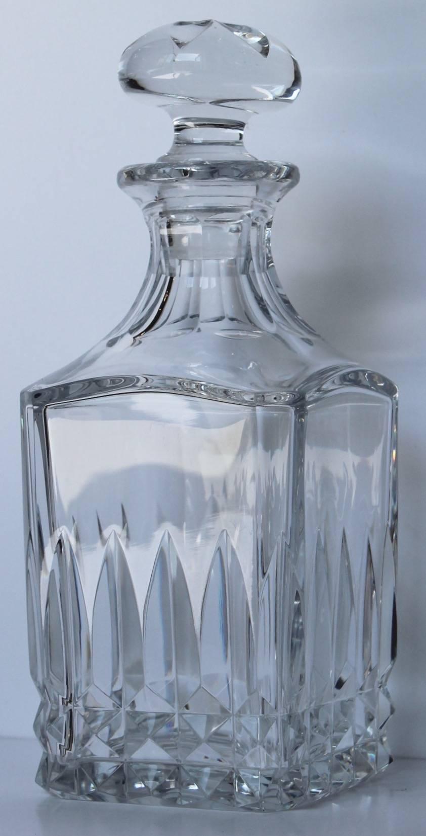 Elegant Baccarat hand-cut crystal decanter with stopper in what seems to be unused condition.
