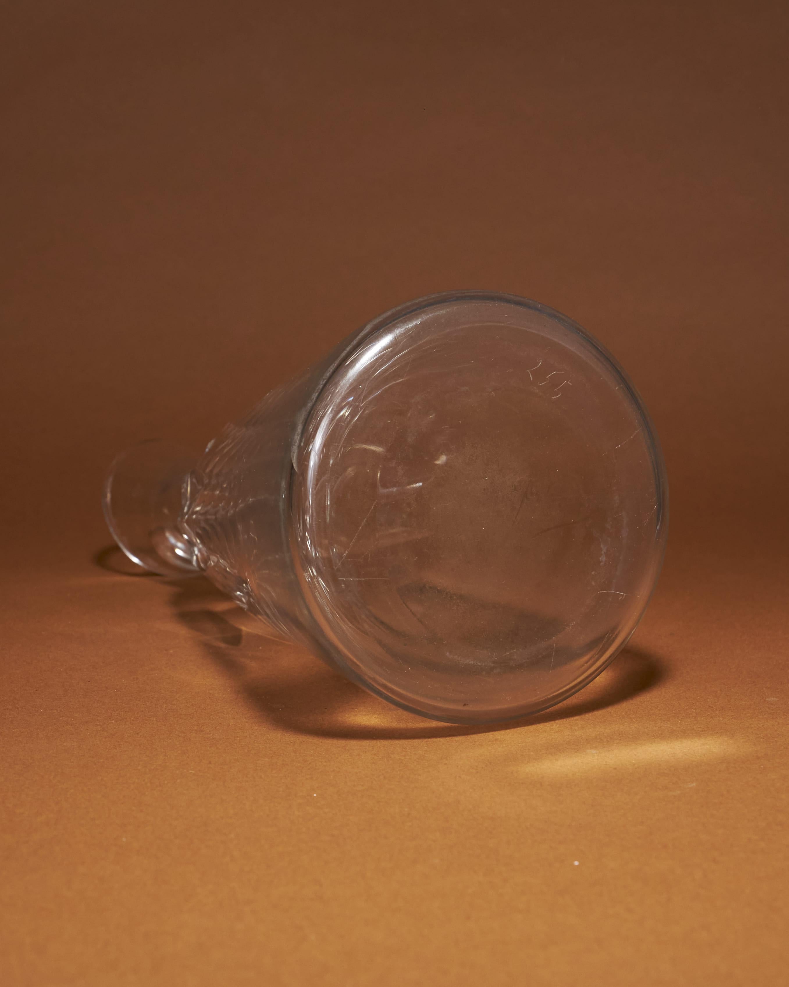 Decantador de vino de cristal de Baccarat, años 60 en venta 1