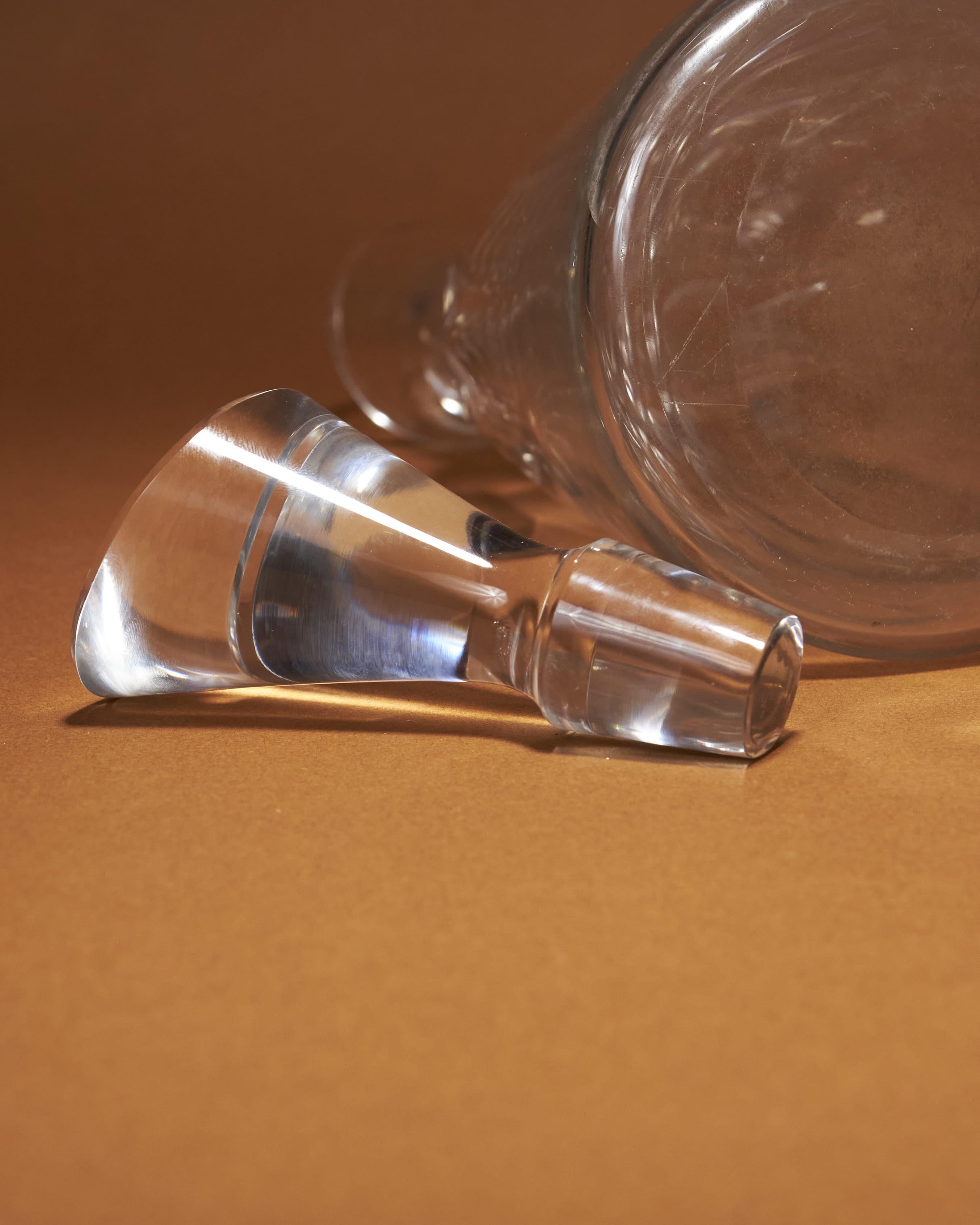 Decantador de vino de cristal de Baccarat, años 60 en venta 2