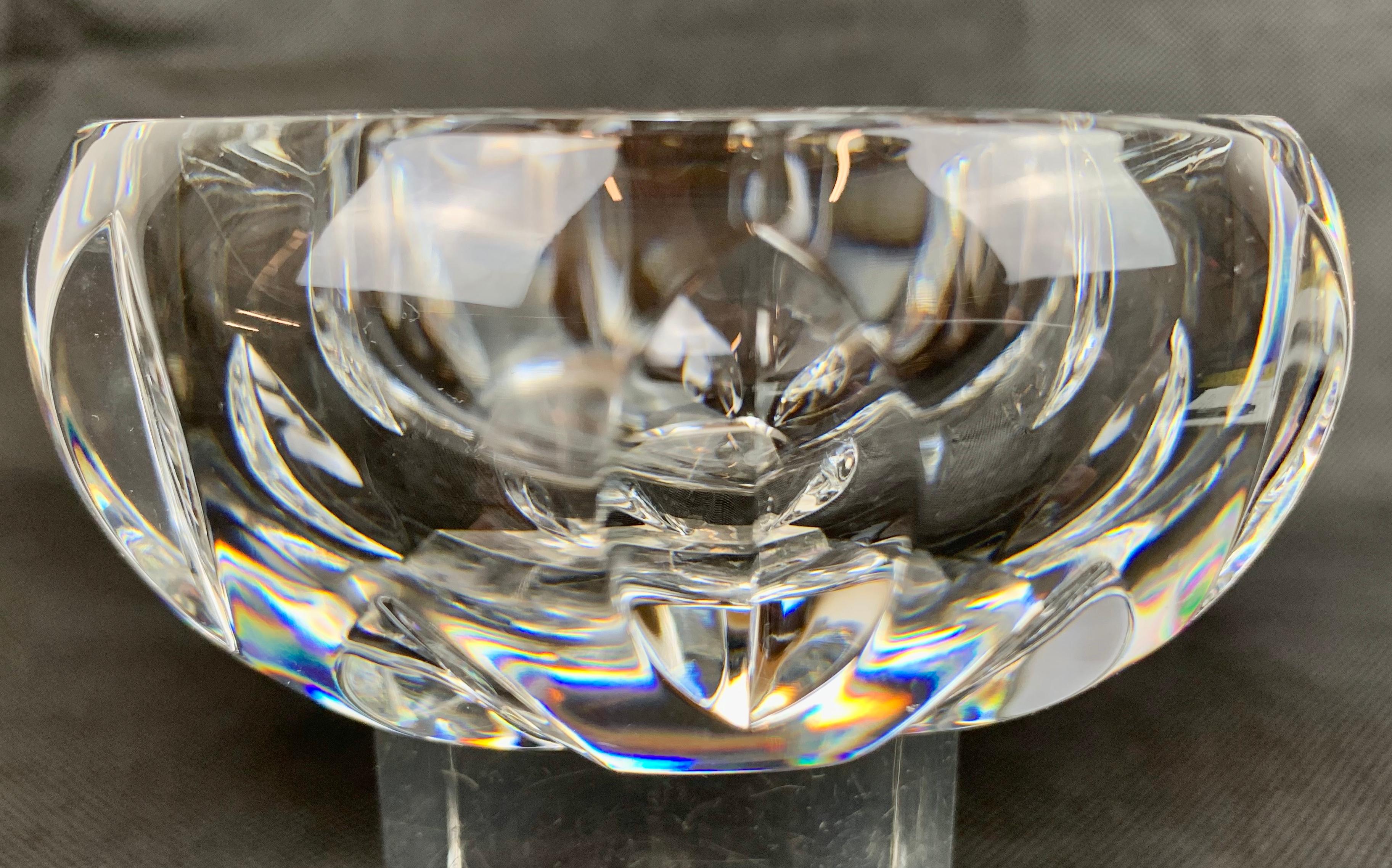 Cut and faceted clear round crystal Baccarat ashtray. The heavy crystal catches the light beautifully. Don't smoke???
Why not repurpose this beautiful crystal piece to hold change or jewelry on your chest of drawers. It would also make a good server