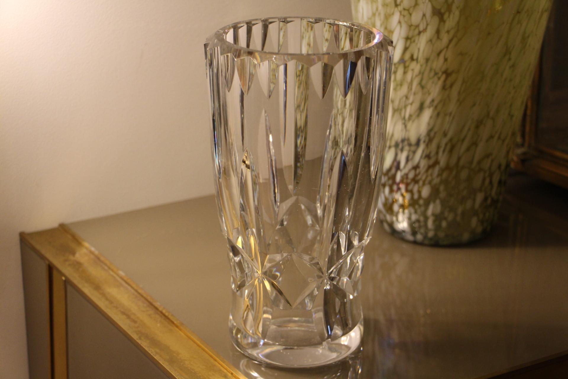 Vase en cristal transparent taillé Baccarat en vente 4