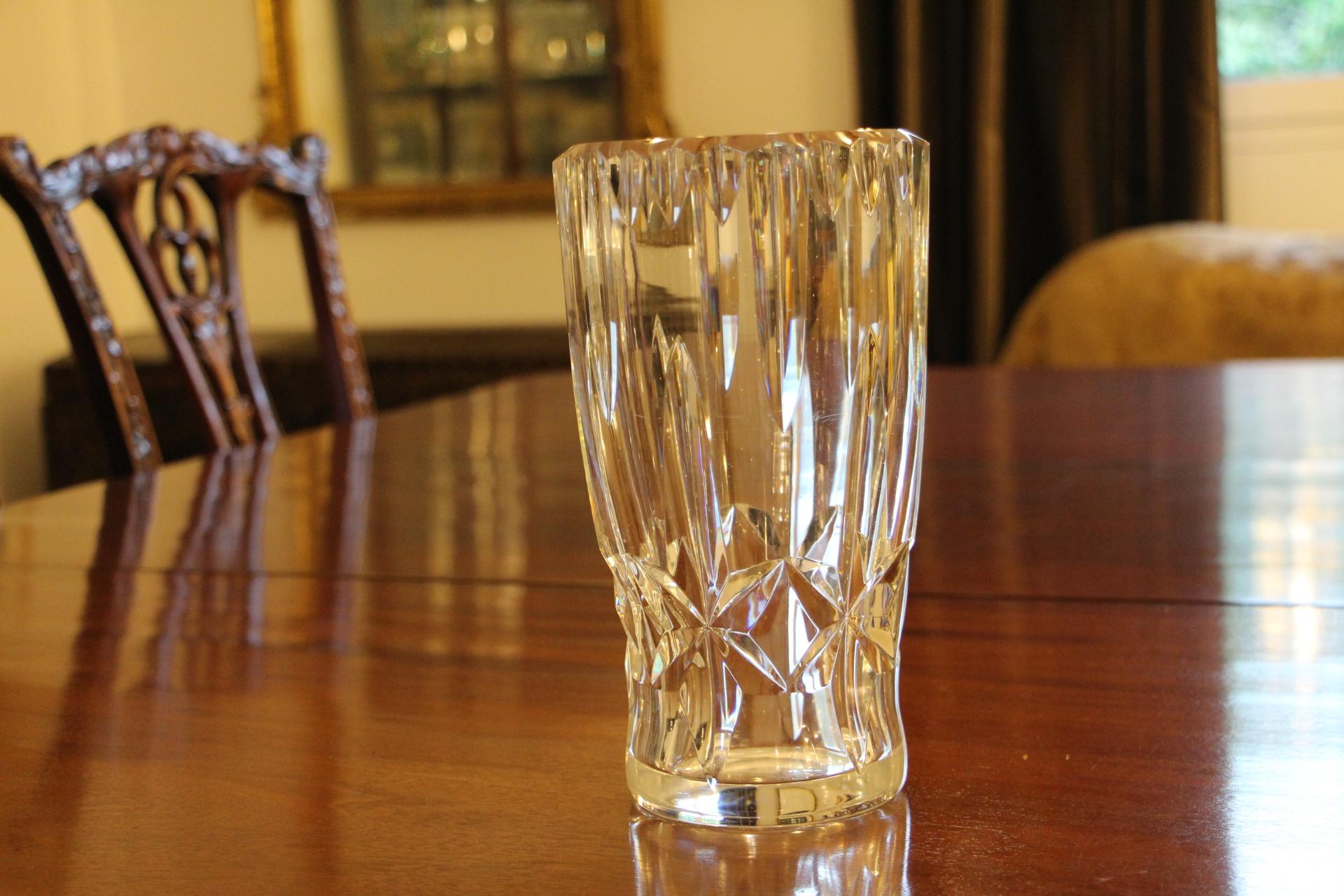 Vase en cristal transparent taillé Baccarat en vente 7