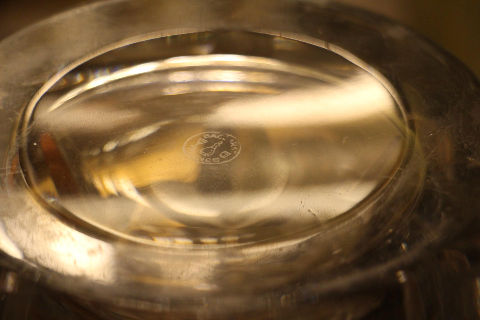 Vase en cristal transparent taillé Baccarat en vente 9
