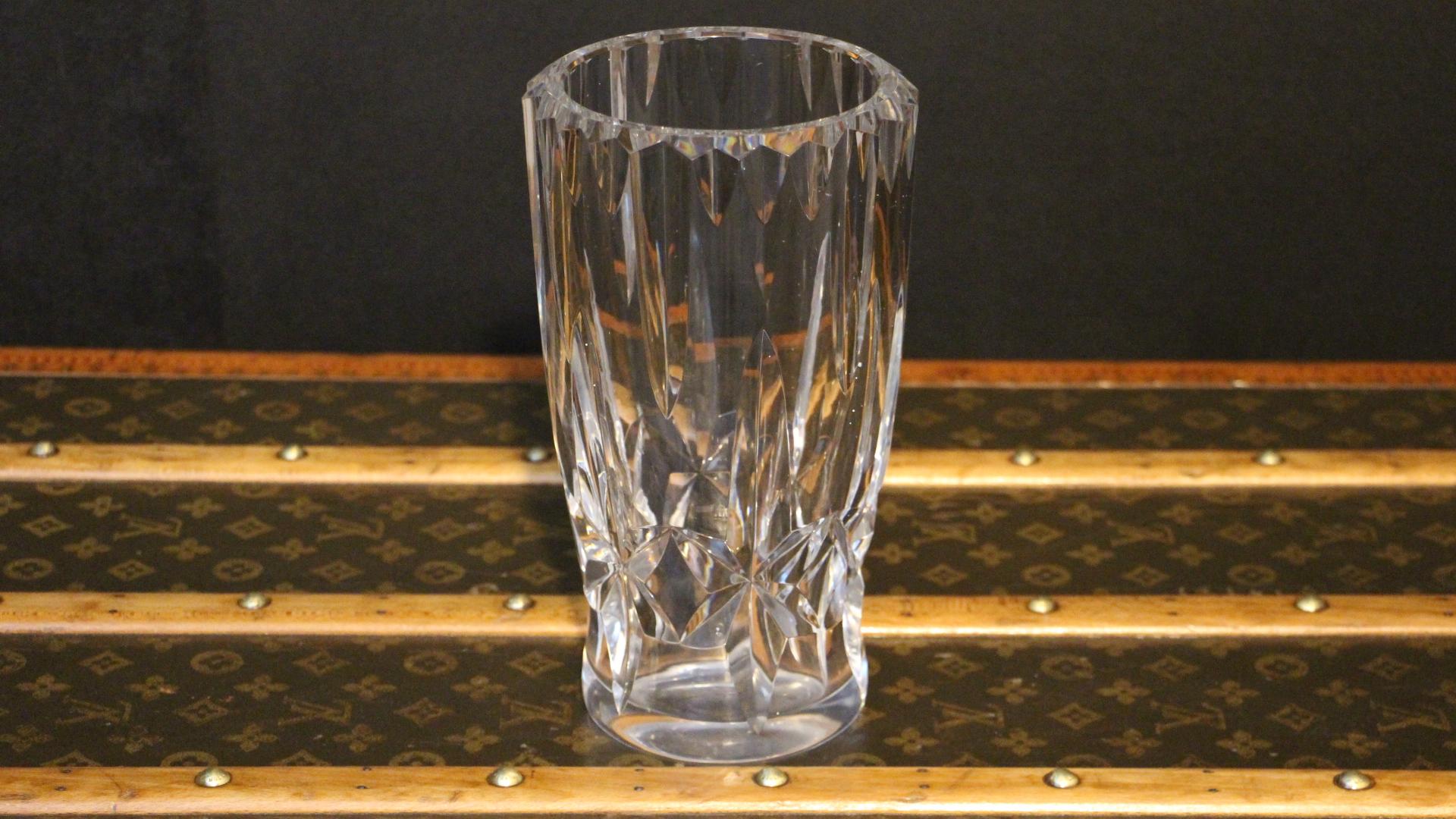 Vase en cristal transparent taillé Baccarat en vente 11