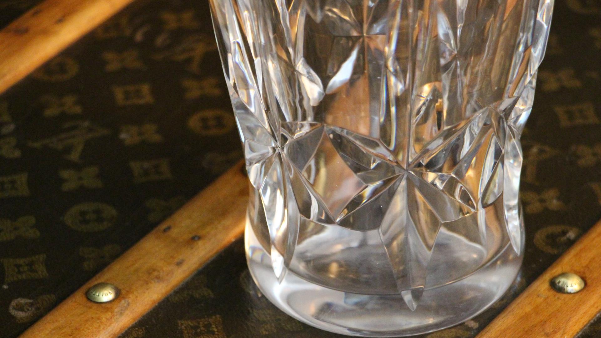 Vase en cristal transparent taillé Baccarat en vente 12