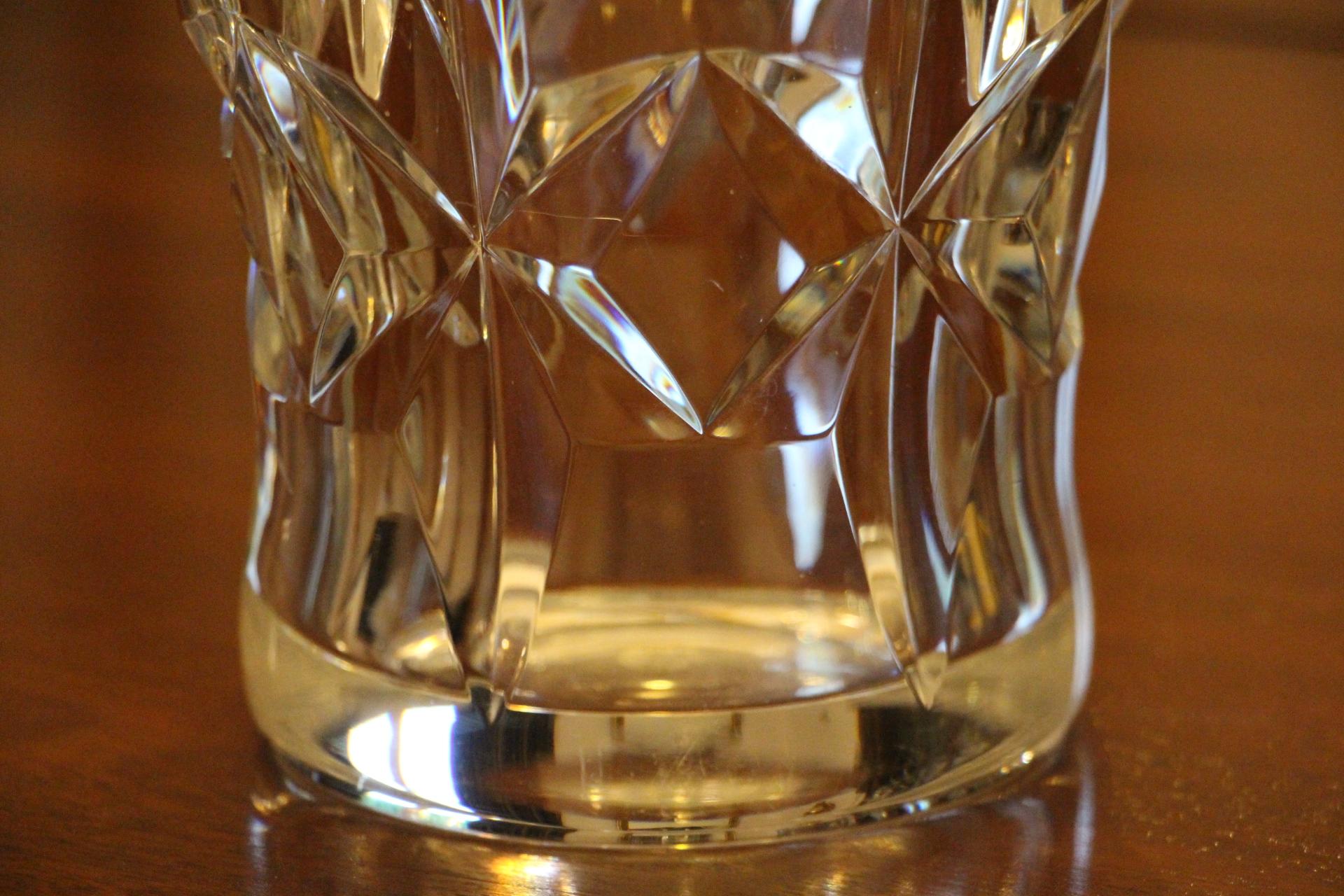 Vase aus klarem Kristall im Baccarat-Schliff im Zustand „Gut“ im Angebot in Saint-Ouen, FR