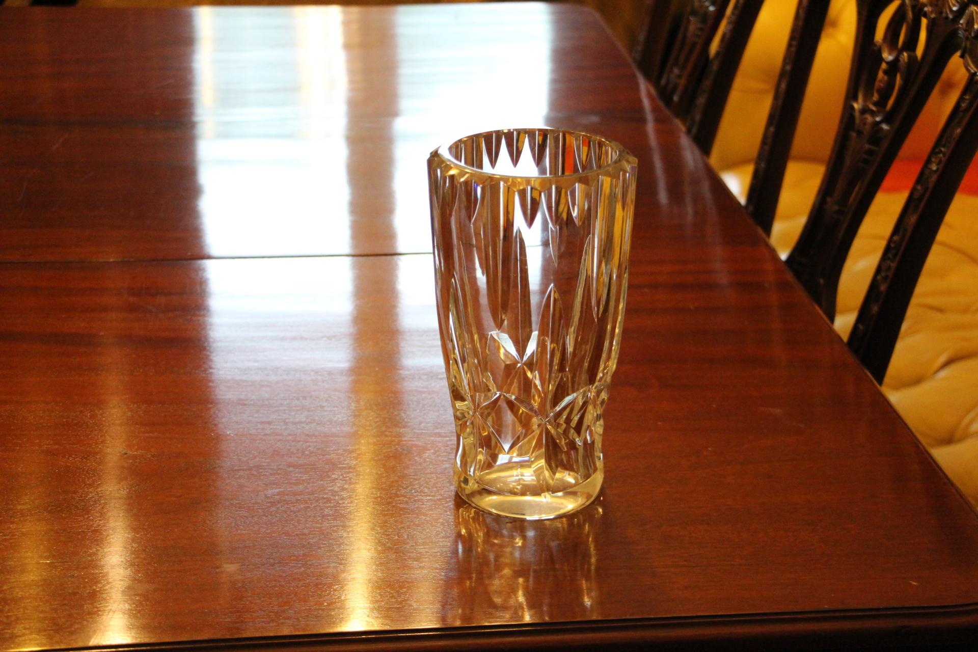 Vase aus klarem Kristall im Baccarat-Schliff im Angebot 2