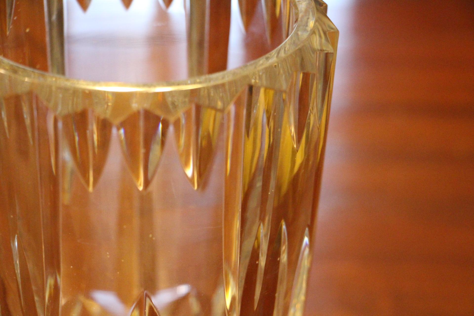 Vase en cristal transparent taillé Baccarat en vente 2
