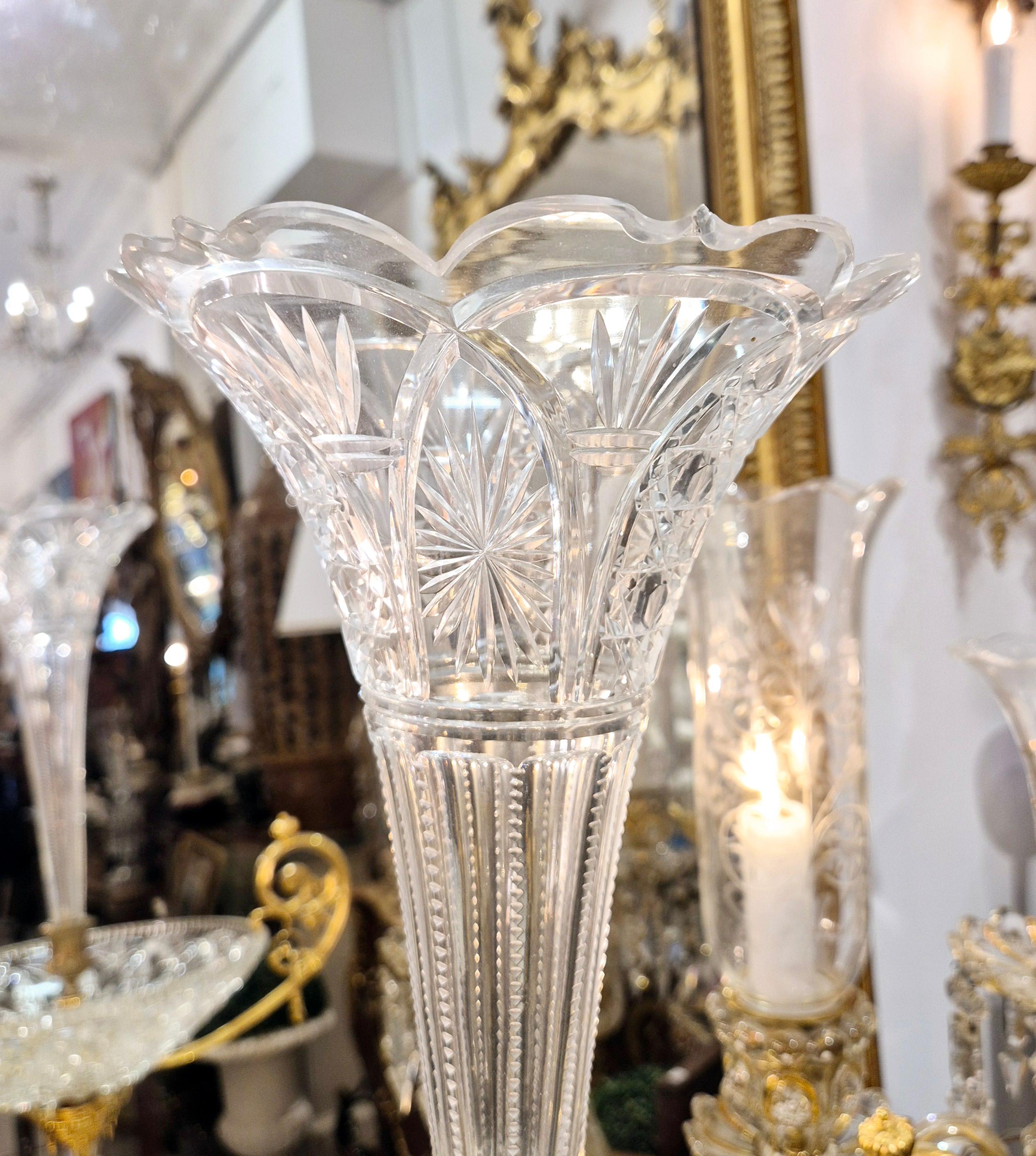 Centro de mesa de cristal tallado de Baccarat montado sobre bronce dorado cincelado, S. XIX en venta 4