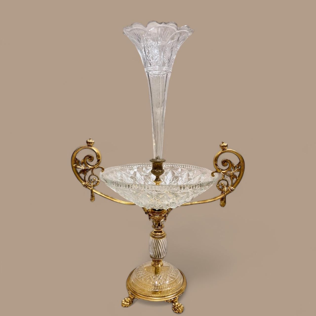 Centro de mesa de cristal tallado de Baccarat montado sobre bronce dorado cincelado, S. XIX en venta 9