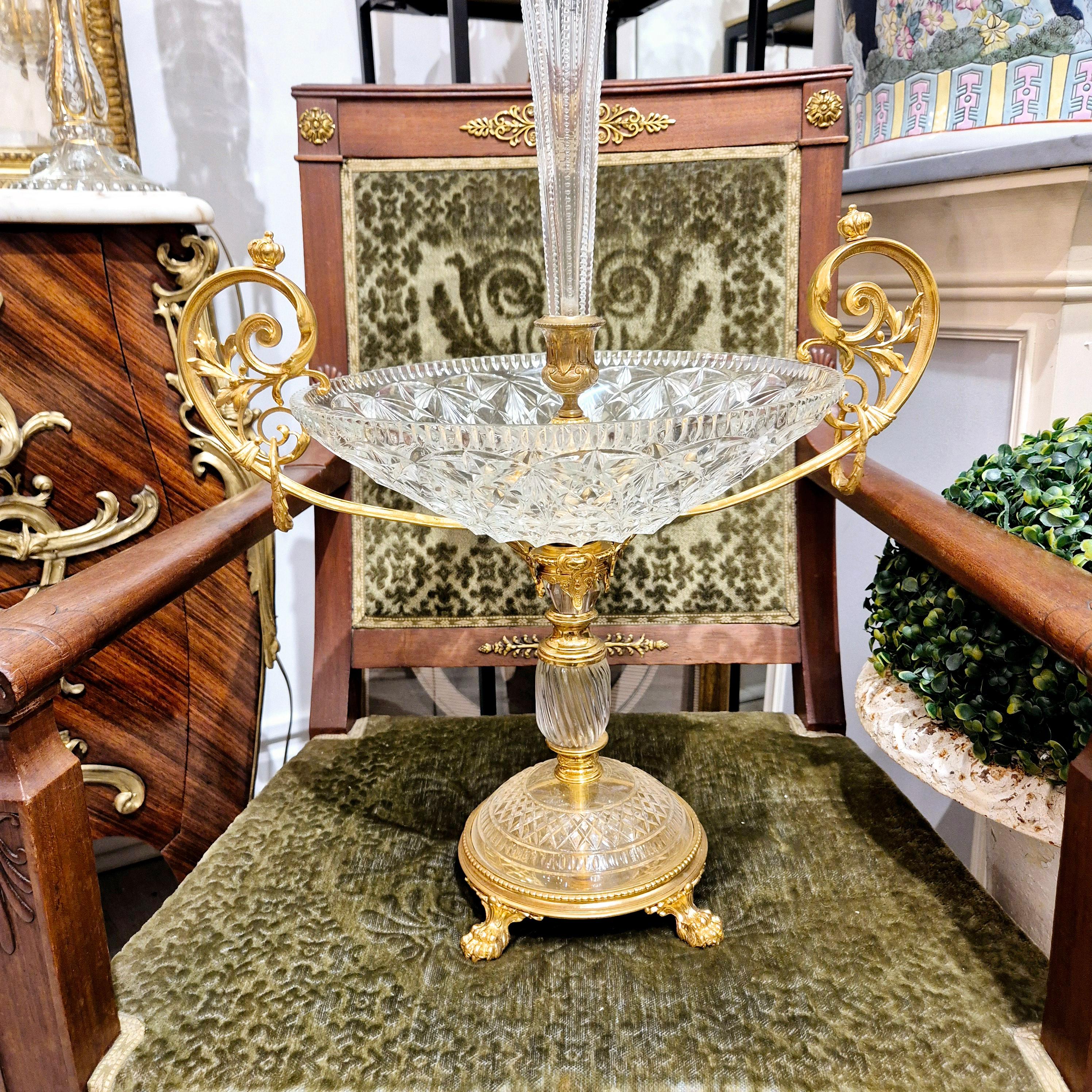 Centro de mesa de cristal tallado de Baccarat montado sobre bronce dorado cincelado, S. XIX Napoleón III en venta
