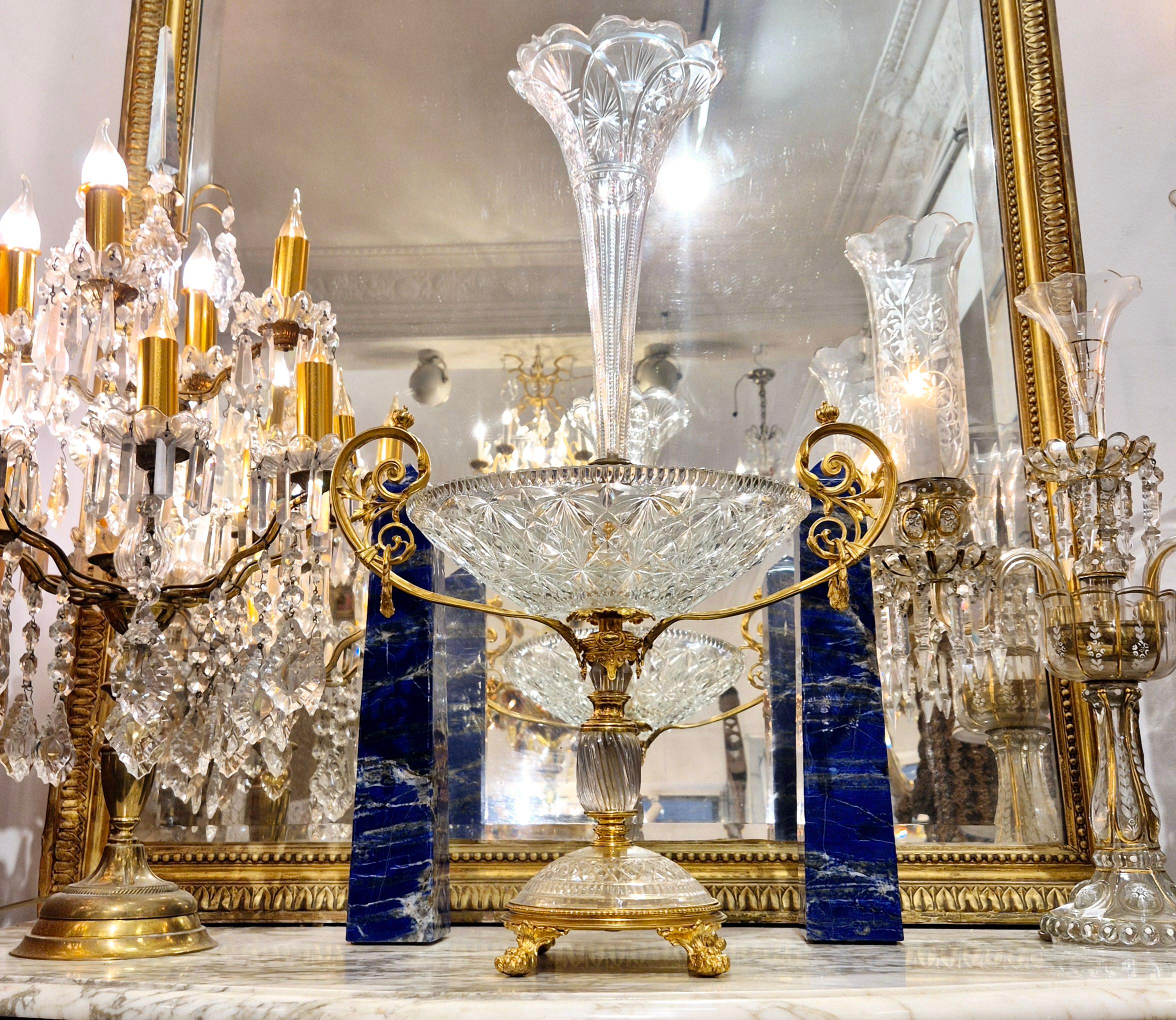 Centro de mesa de cristal tallado de Baccarat montado sobre bronce dorado cincelado, S. XIX Francés en venta