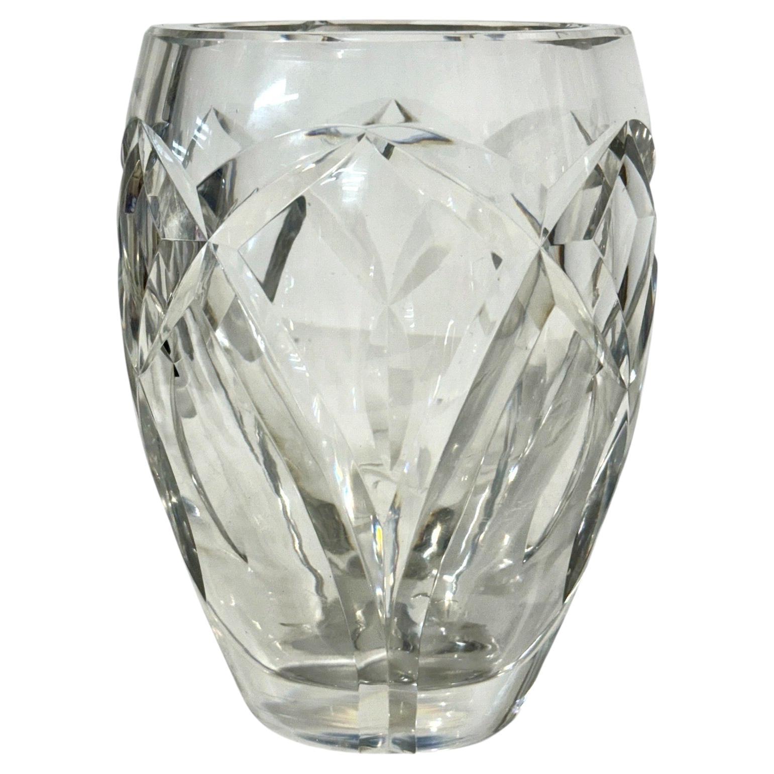 Baccarat Cut Crystal Vase with Faceted Leaf Motif in vendita