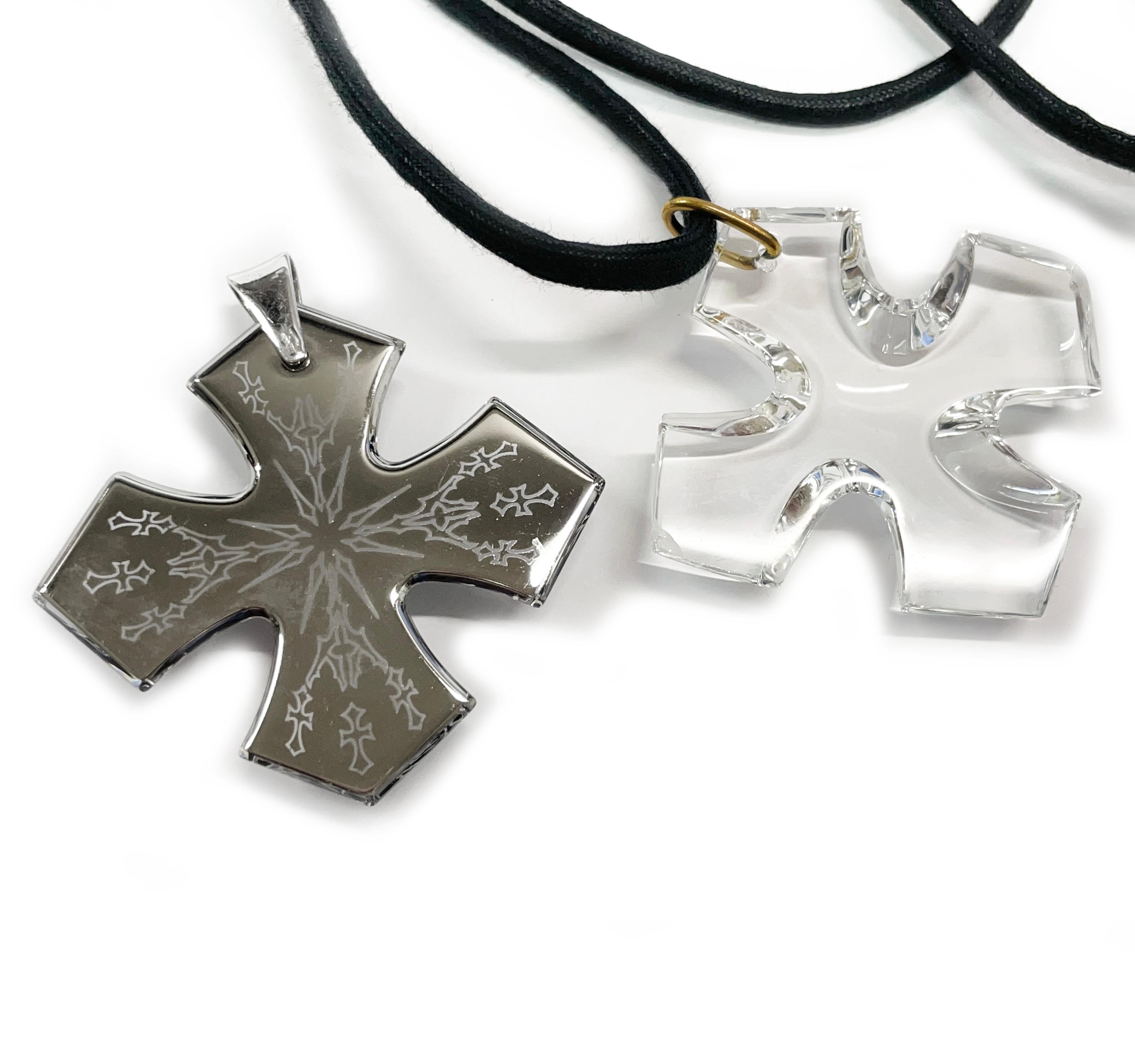 Collana con croce di cristallo maltese Baccarat Eclipse Occitane In condizioni buone in vendita a Palm Desert, CA
