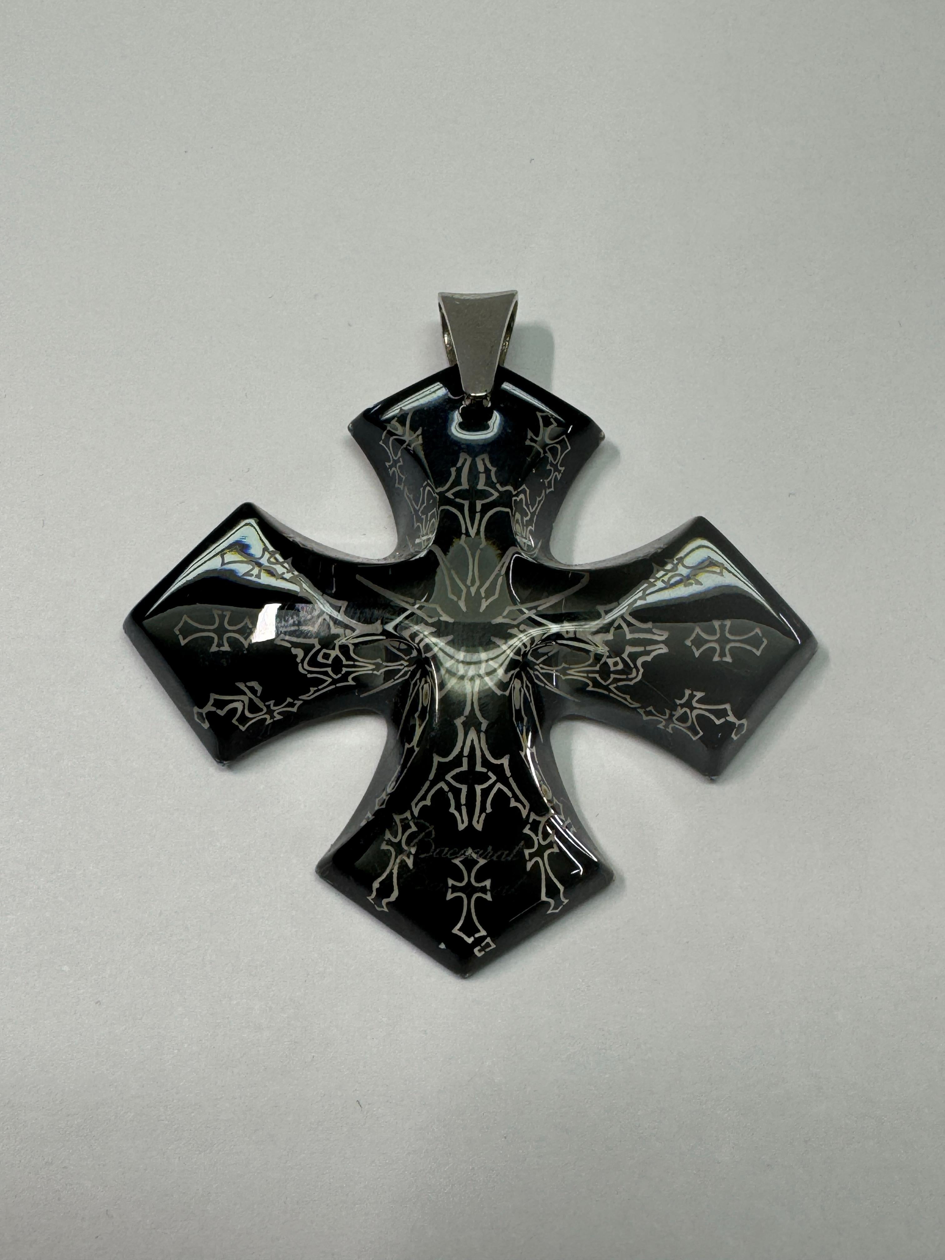 Collana con croce di cristallo maltese Baccarat Eclipse Occitane in vendita 1