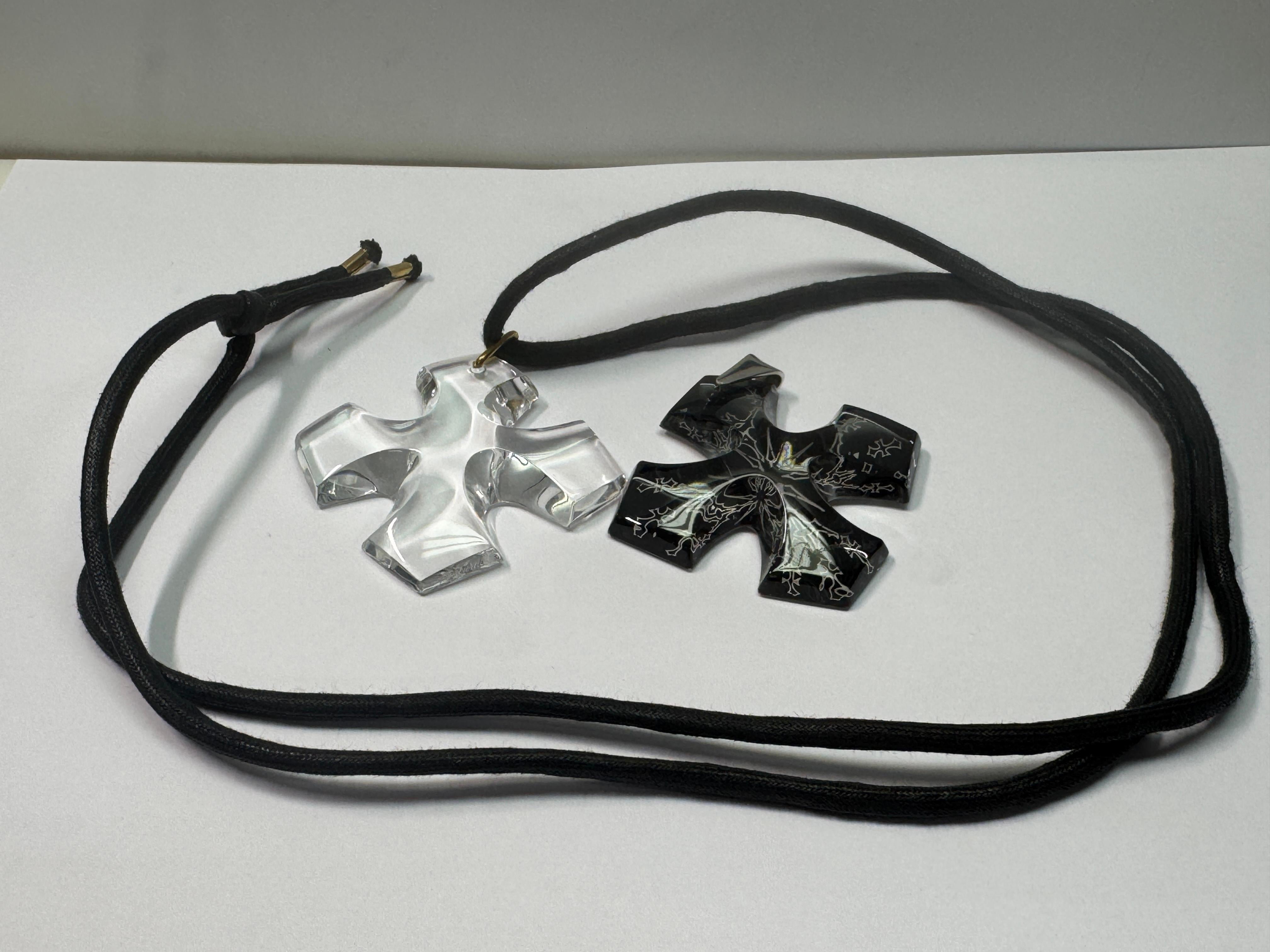 Collana con croce di cristallo maltese Baccarat Eclipse Occitane in vendita 2