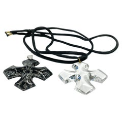 Collana con croce di cristallo maltese Baccarat Eclipse Occitane