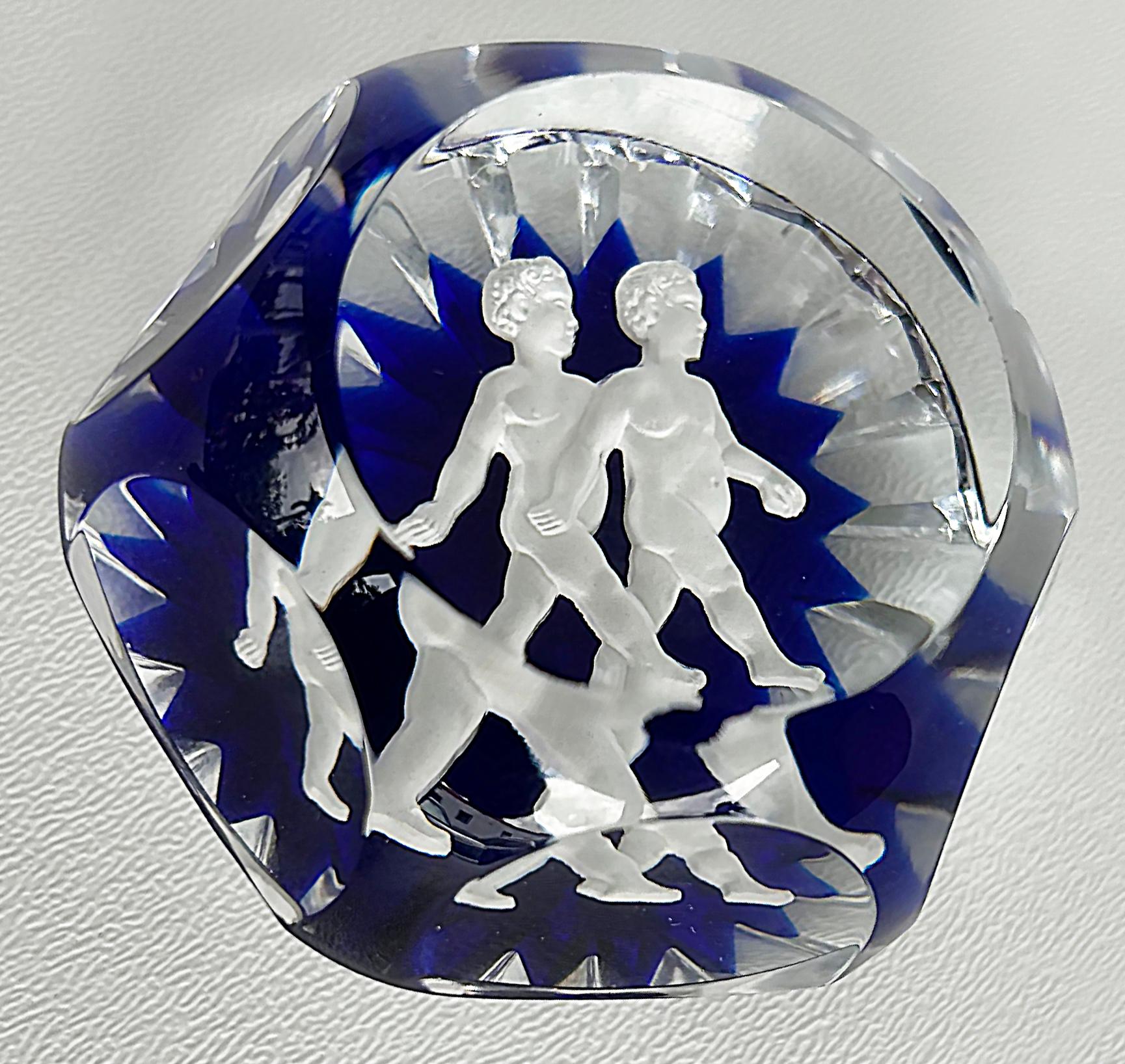Baccarat Faceted Cobalt Sulphide Gemini Twins Paperweight, Cobalt, France In Good Condition For Sale In Miami, FL