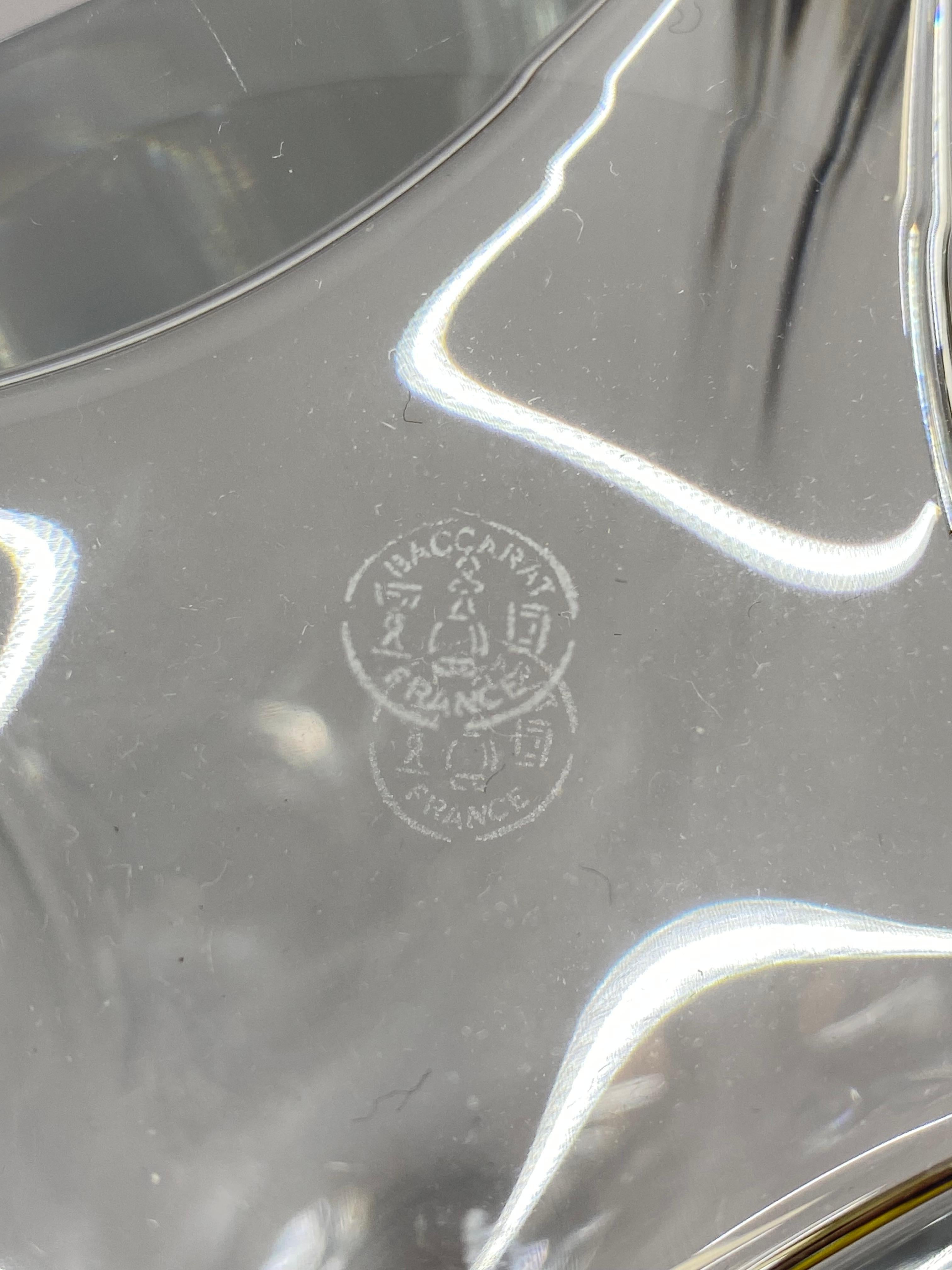 Cristal Baccarat Bouteille en cristal français facetté avec bouchon en vente