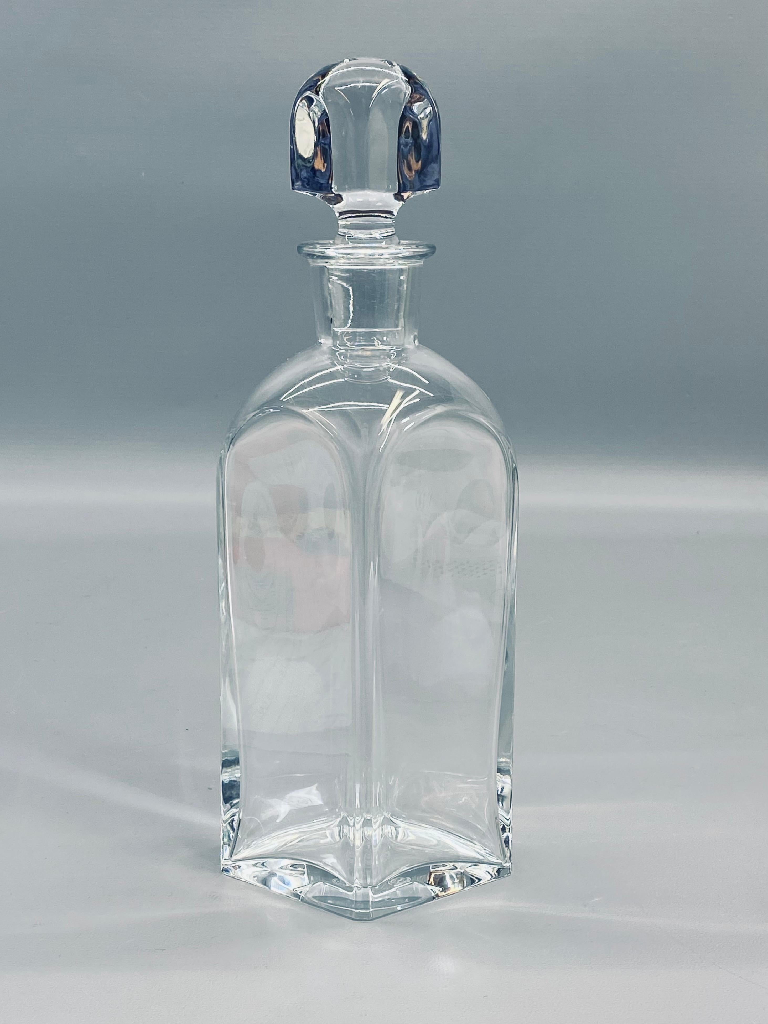 Baccarat Bouteille en cristal français facetté avec bouchon en vente 1