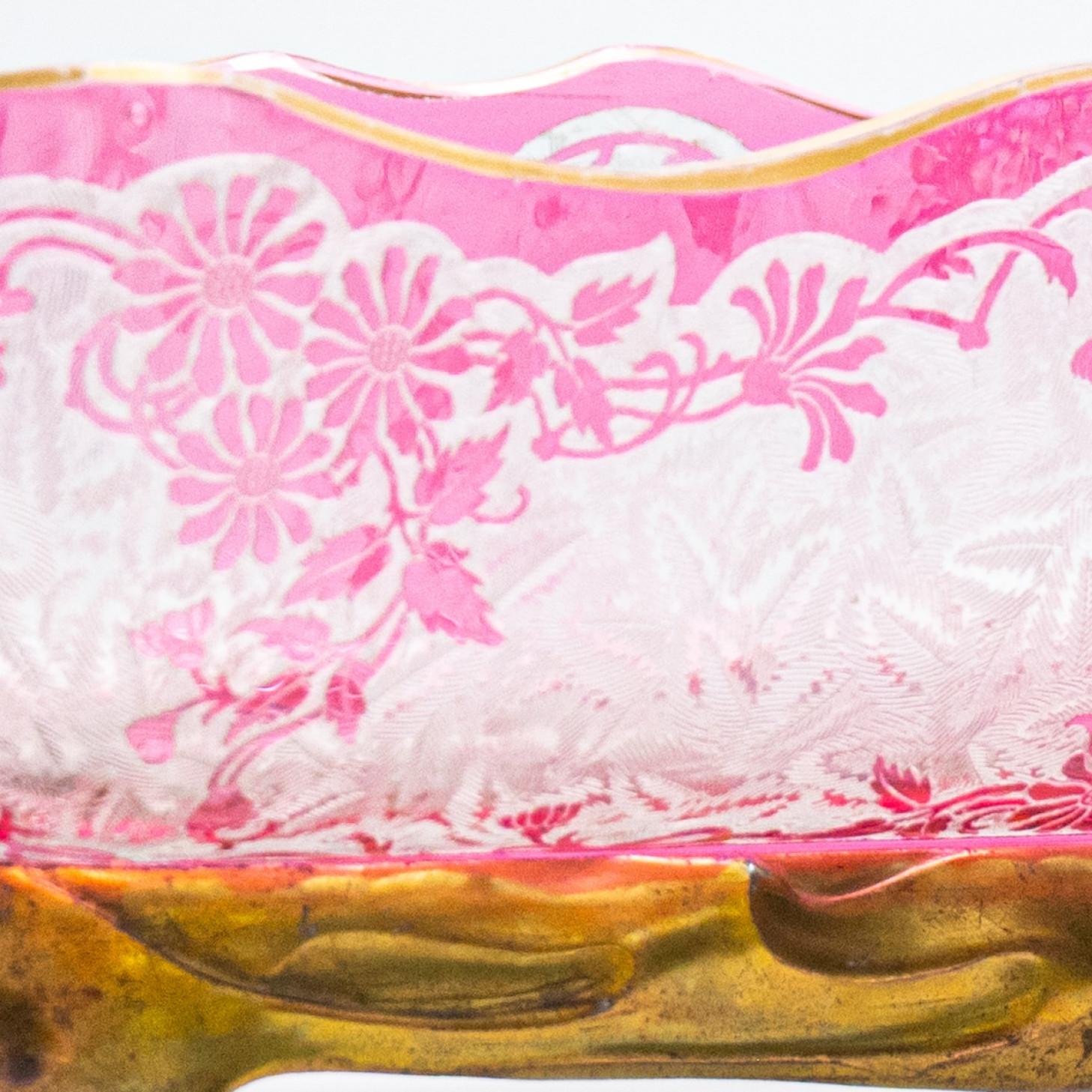Early 20th Century Baccarat Flower Pattern Acid Etched Bowl, Magenta Pink, 1900, France For Sale