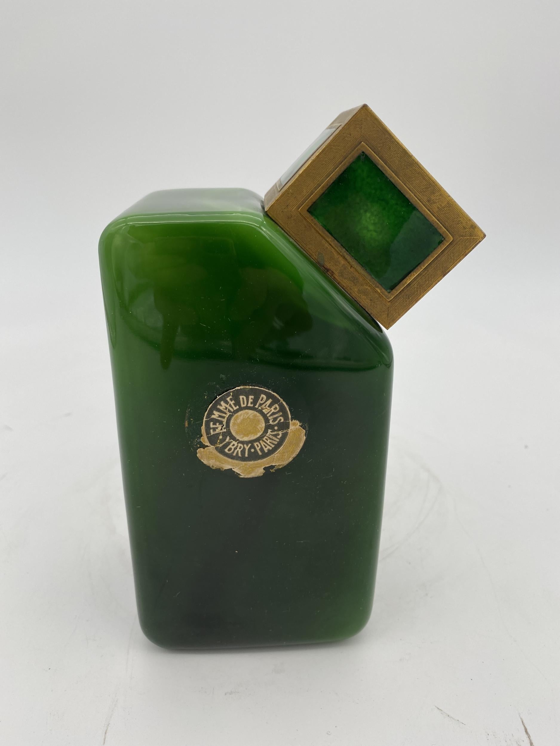An important and extremely rare French 'Femme de Paris' YBRY Pour Perfume Bottle Flacon by Baccarat, circa 1925. Art Deco style bottle with jade glass, white crystal interior and truncated angle. Original clear and frosted glasss stopper, emerald
