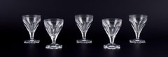 Baccarat, France. A set of five Art Deco glasses in clear crystal. Faceted.