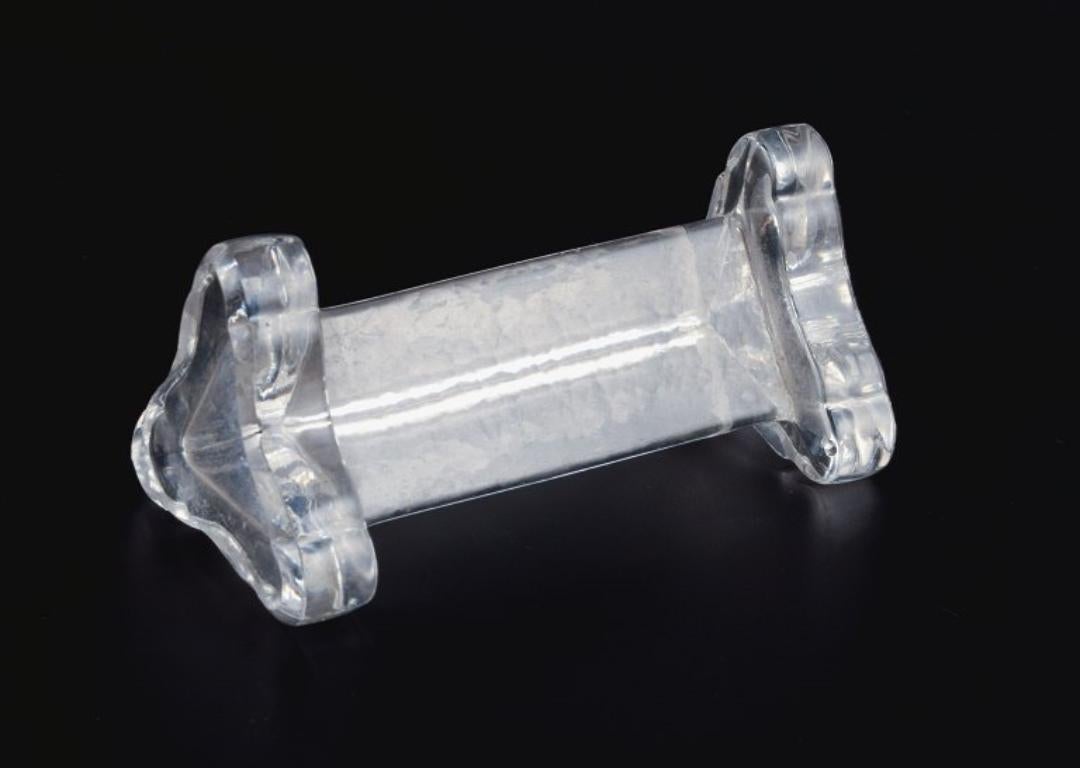 Baccarat, Frankreich, ein Satz von fünf Art-Déco-Messerablagen aus Kristallglas.
1930/40's.
In perfektem Zustand.
Abmessungen: L 9,0 x T 2,5 cm.