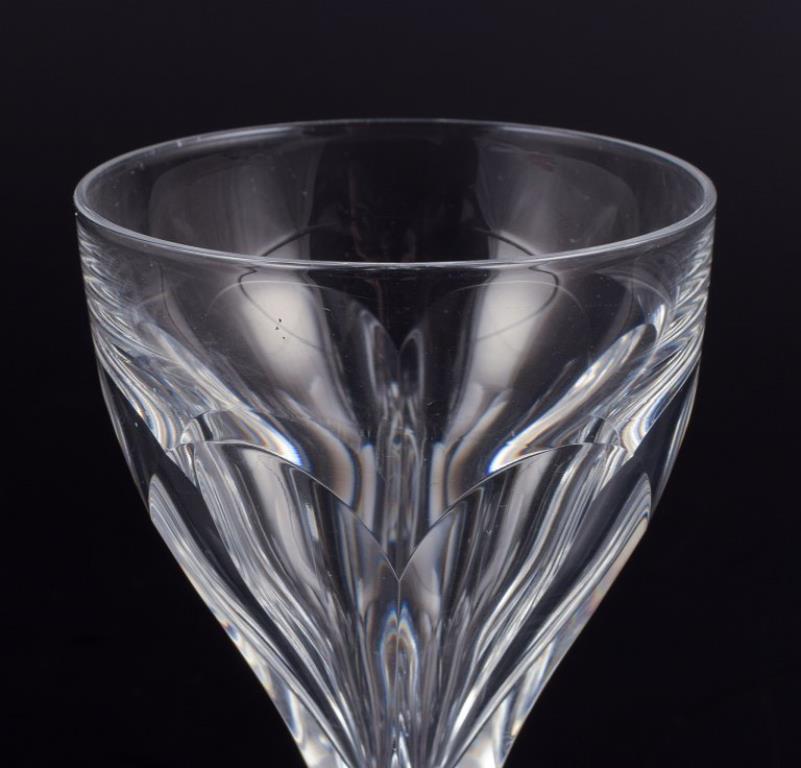 Baccarat, Francia. Un set di quattro bicchieri Art Deco in cristallo trasparente. Sfaccettato. In condizioni ottime in vendita a Copenhagen, DK
