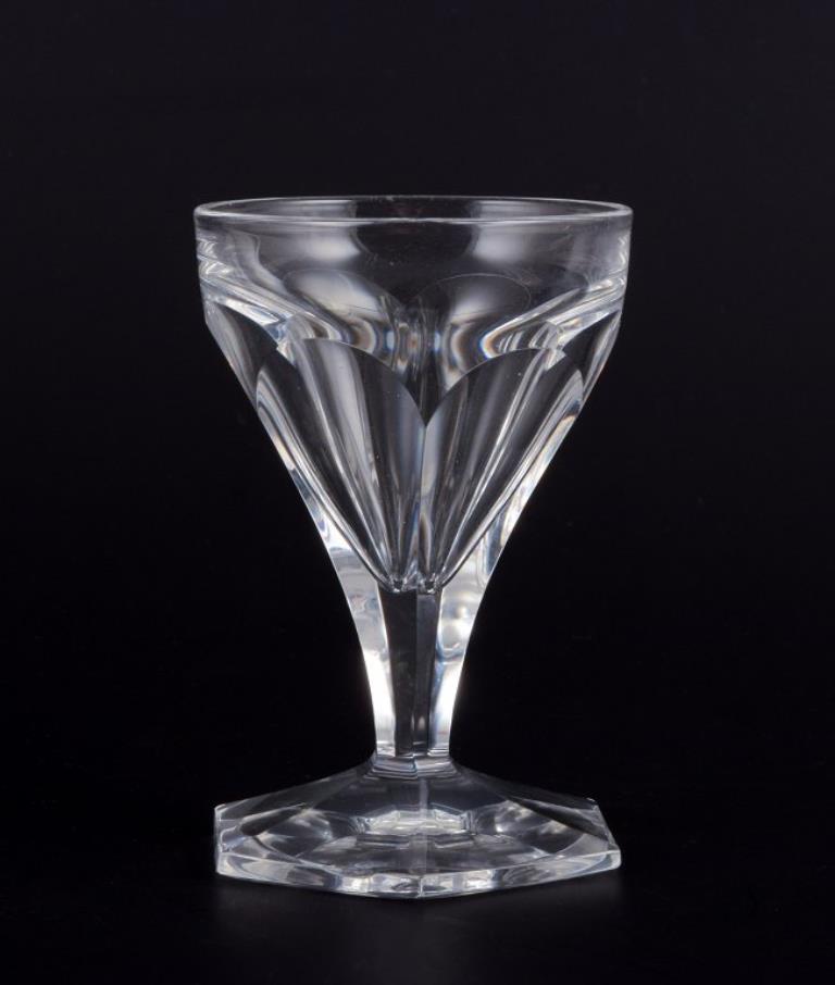 Baccarat, Francia. Un juego de seis copas Art Decó de cristal transparente. Facetado. Francés en venta