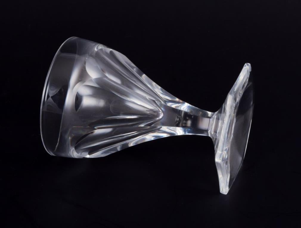 Baccarat, Francia. Un juego de seis copas Art Decó de cristal transparente. Facetado. Cristal en venta