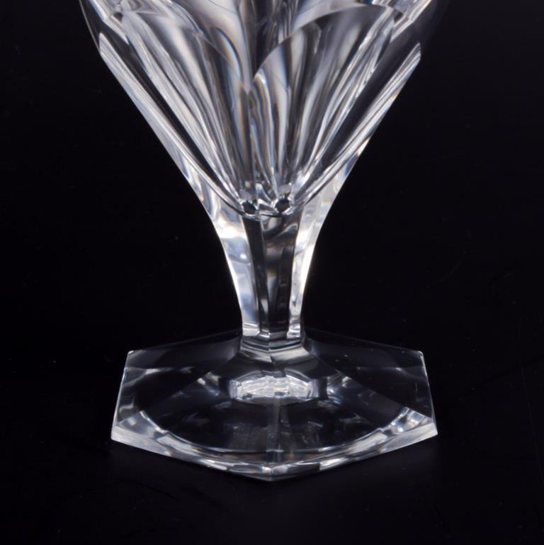 Baccarat, Francia. Un juego de seis copas Art Decó de cristal transparente. Facetado. Cristal en venta