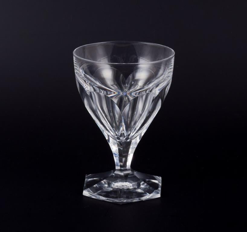 French Baccarat, France. A set of six Art Deco red wine glasses in clear crystal glass. For Sale
