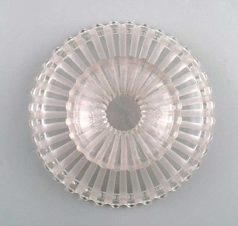 Baccarat, France. Art Deco compote in clear and frosted mouth-blown art glass. For Sale 1