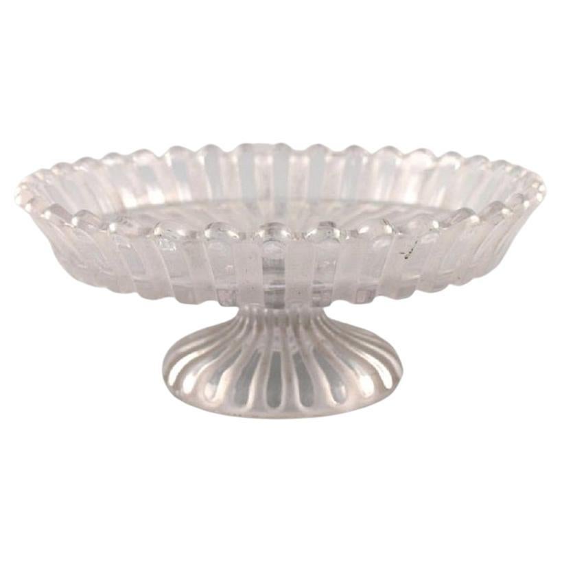 Baccarat, France. Art Deco compote in clear and frosted mouth-blown art glass. For Sale