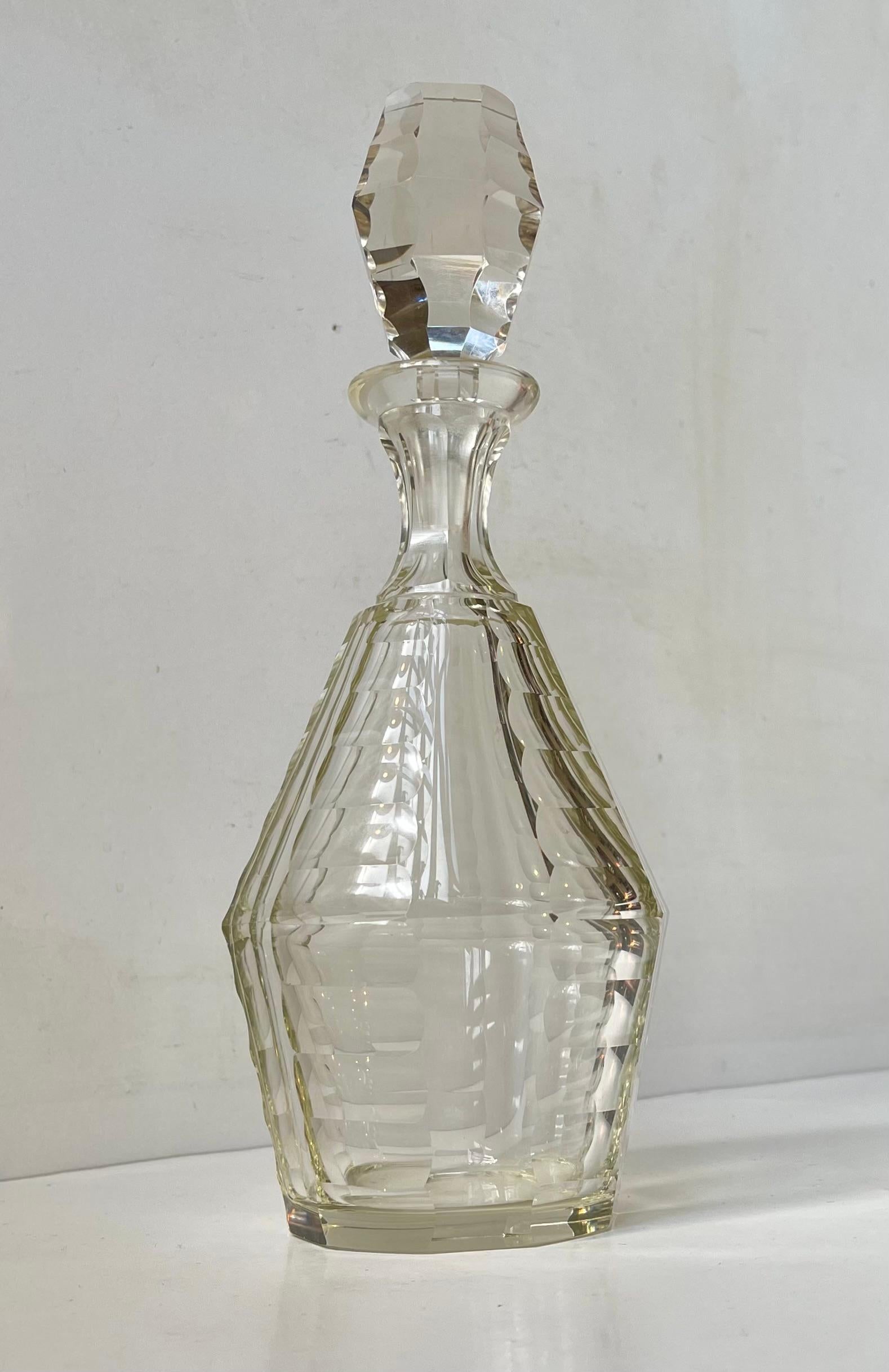 Baccarat France Art Deco Decanter in Faceted Crystal, 1930s In Good Condition For Sale In Esbjerg, DK