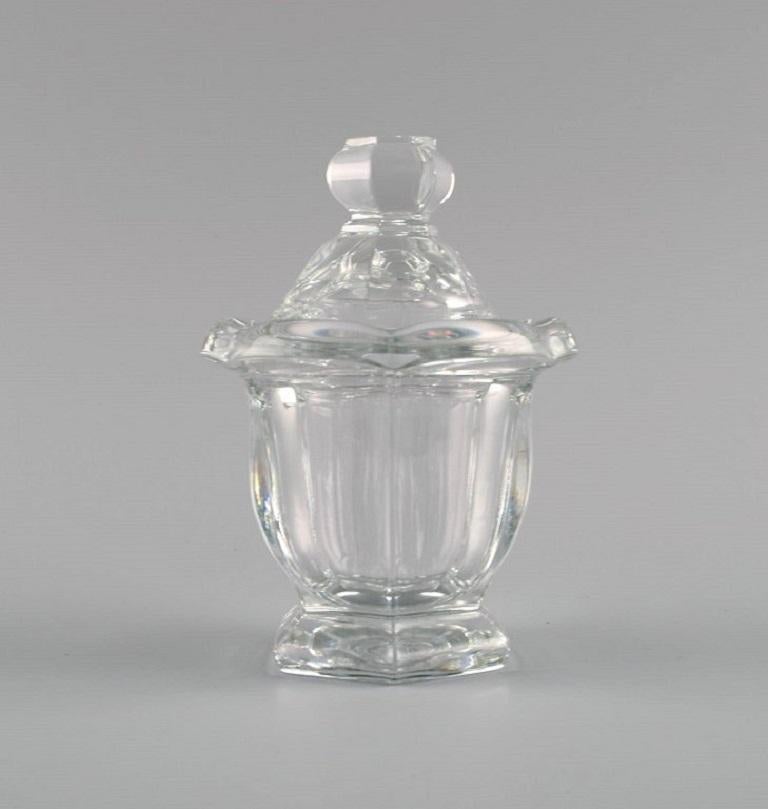 Baccarat, France. Art Deco lidded jar in clear art glass. 
Missouri pattern.
1930s / 40s.
Measures: 11.5 x 8.5 cm.
In excellent condition.
Stamped.