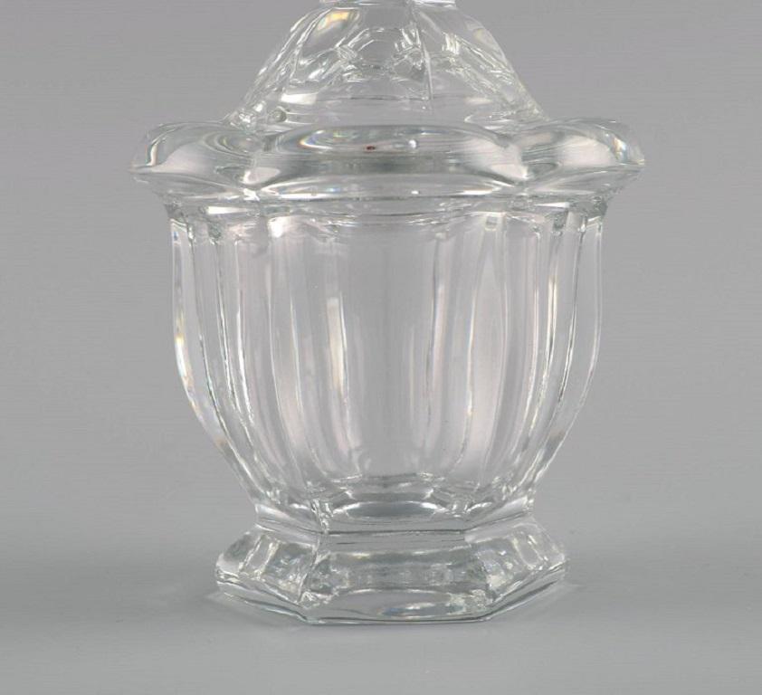 Baccarat, France, Art Deco Missouri Lidded Jar in Clear Art Glass In Excellent Condition For Sale In Copenhagen, DK