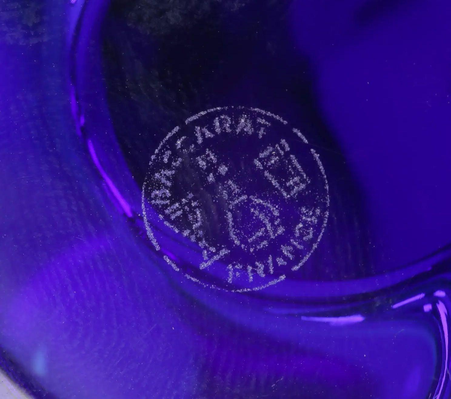 Baccarat France Kristall-Kobaltblauer Papagei-Briefbeschwerer aus Glas im Zustand „Relativ gut“ im Angebot in North Hollywood, CA