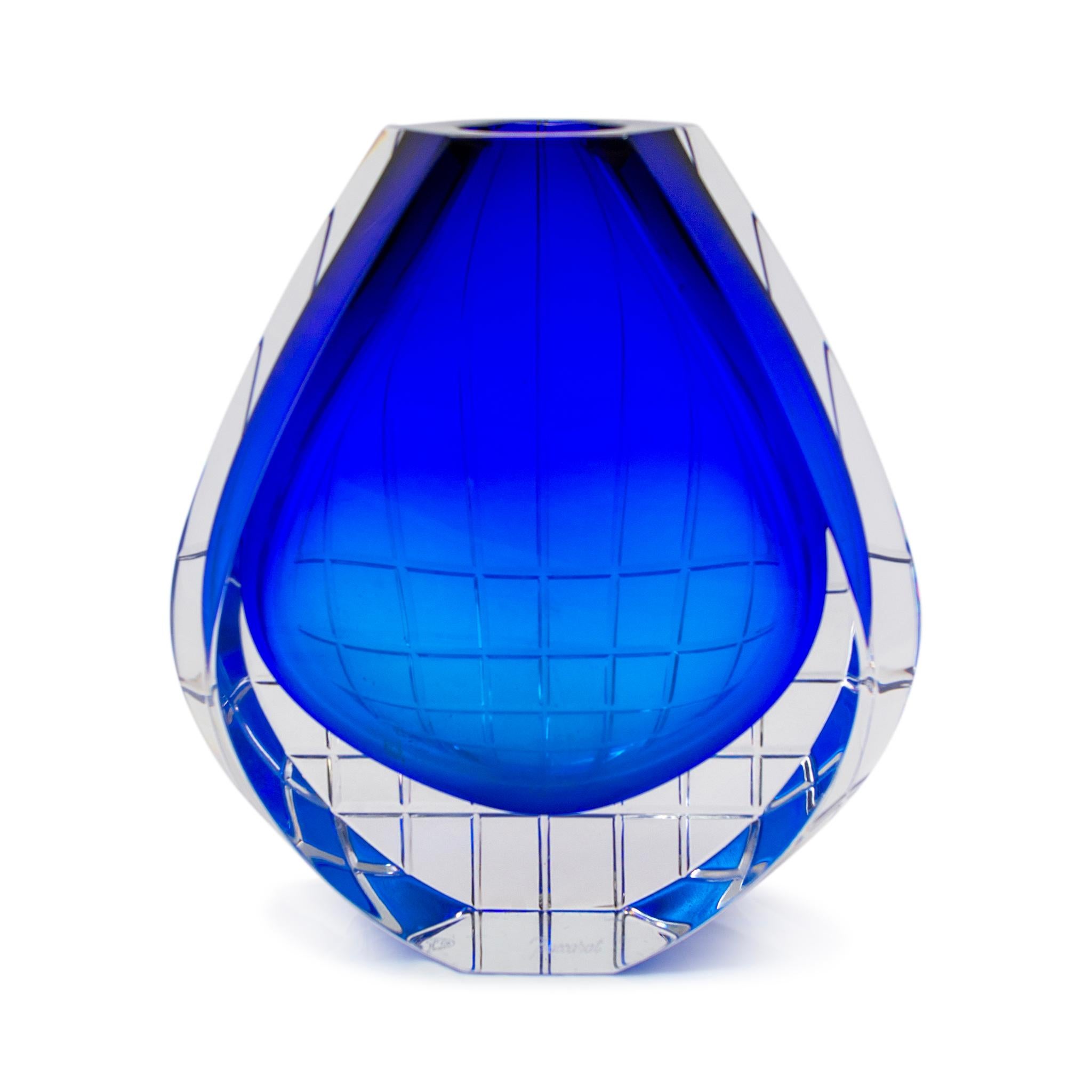 Marke: Baccarat 

Geschlecht: Frauen

Metall-Typ: Kristall Neptun

Höhe :  8,00 Zoll

Breite : 8.00 Zoll

Gewicht: 2.390,92 Gramm


Baccarat Frankreich Kristall Neptun Elegant klar kobaltblau Glasvase.  Die Marke 