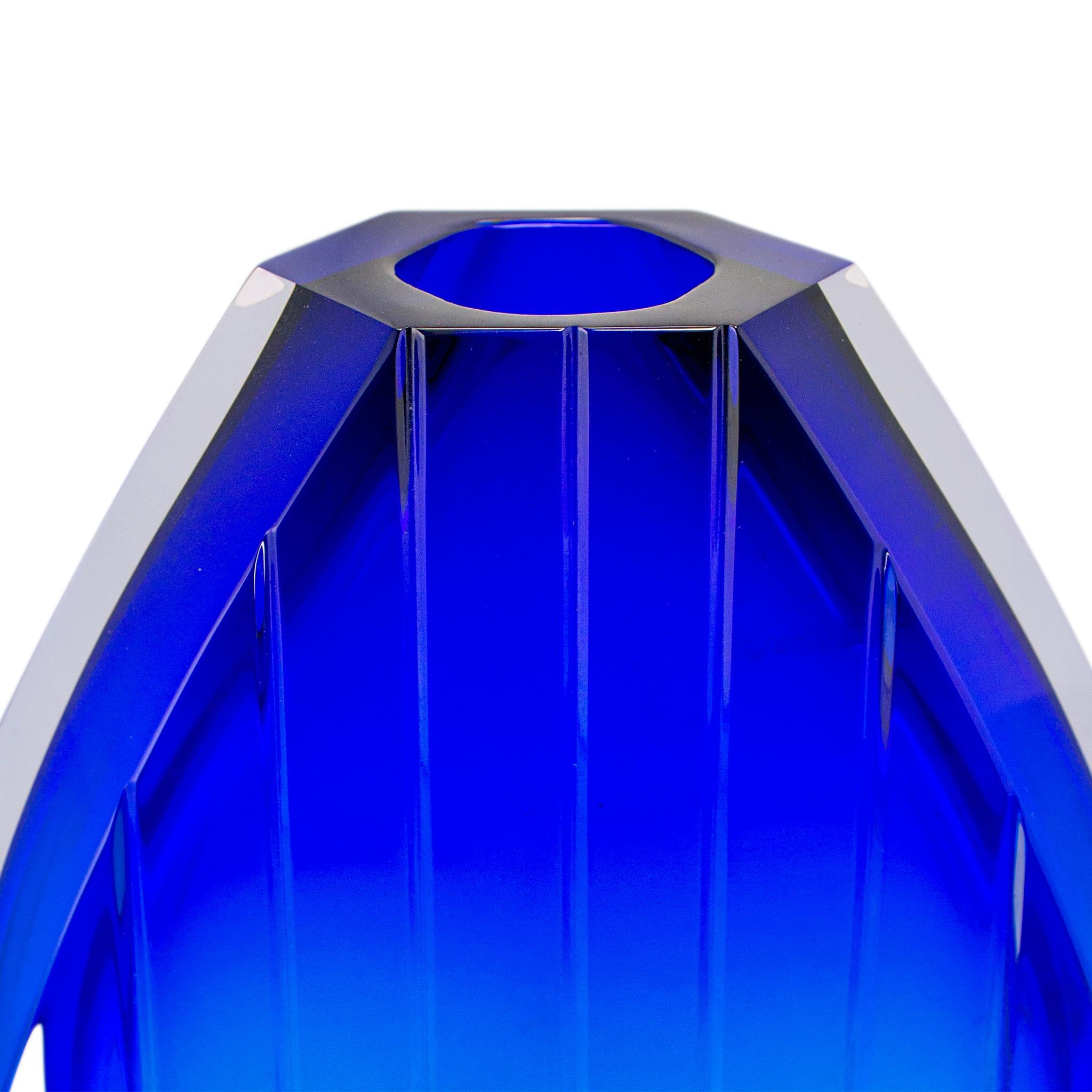 Baccarat Frankreich Kristall Neptun Elegant klar kobaltblau Glasvase im Zustand „Hervorragend“ im Angebot in Houston, TX