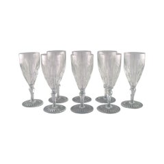 Huit verres à vin rouges Art Déco de Baccarat, France