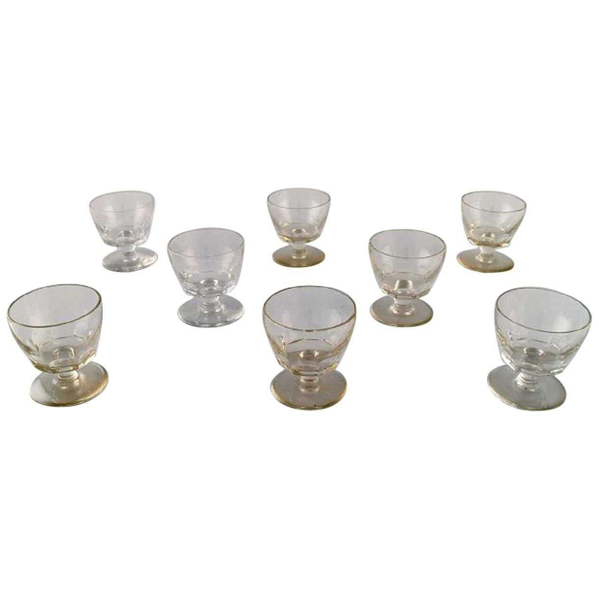 Baccarat, France, huit verres Art Déco taillés en facettes, verre d'art, années 1930-1940